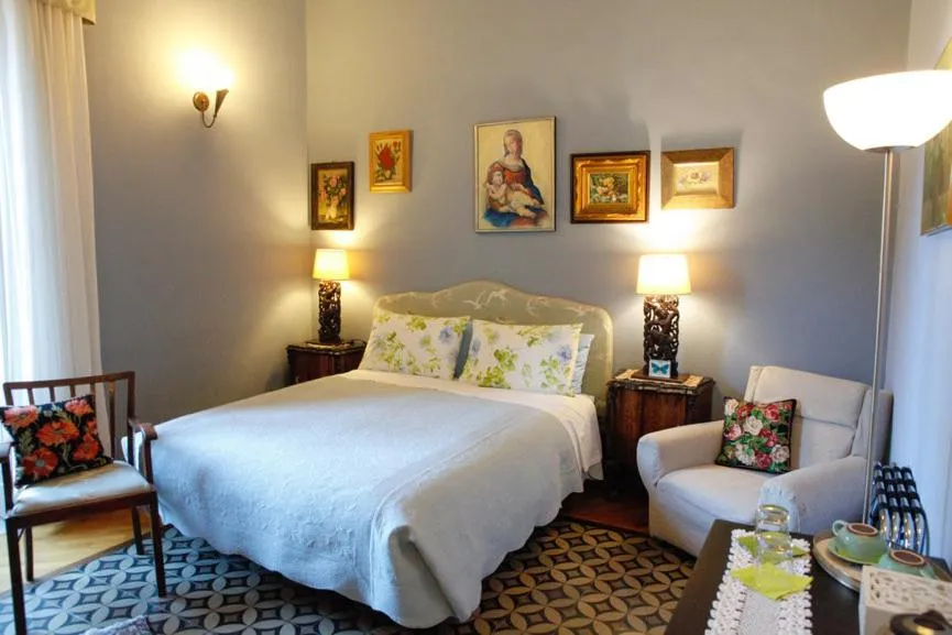 Bed in Crociferi B&B