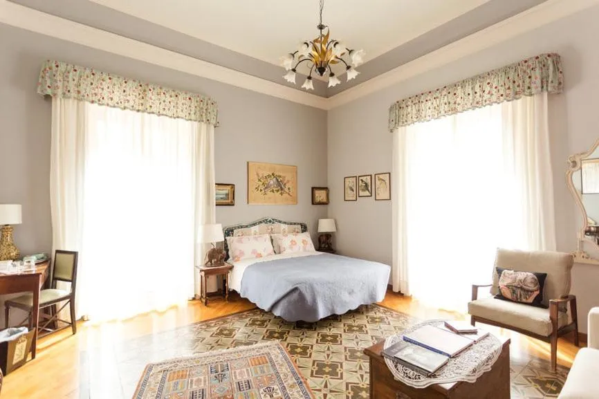 Bed in Crociferi B&B