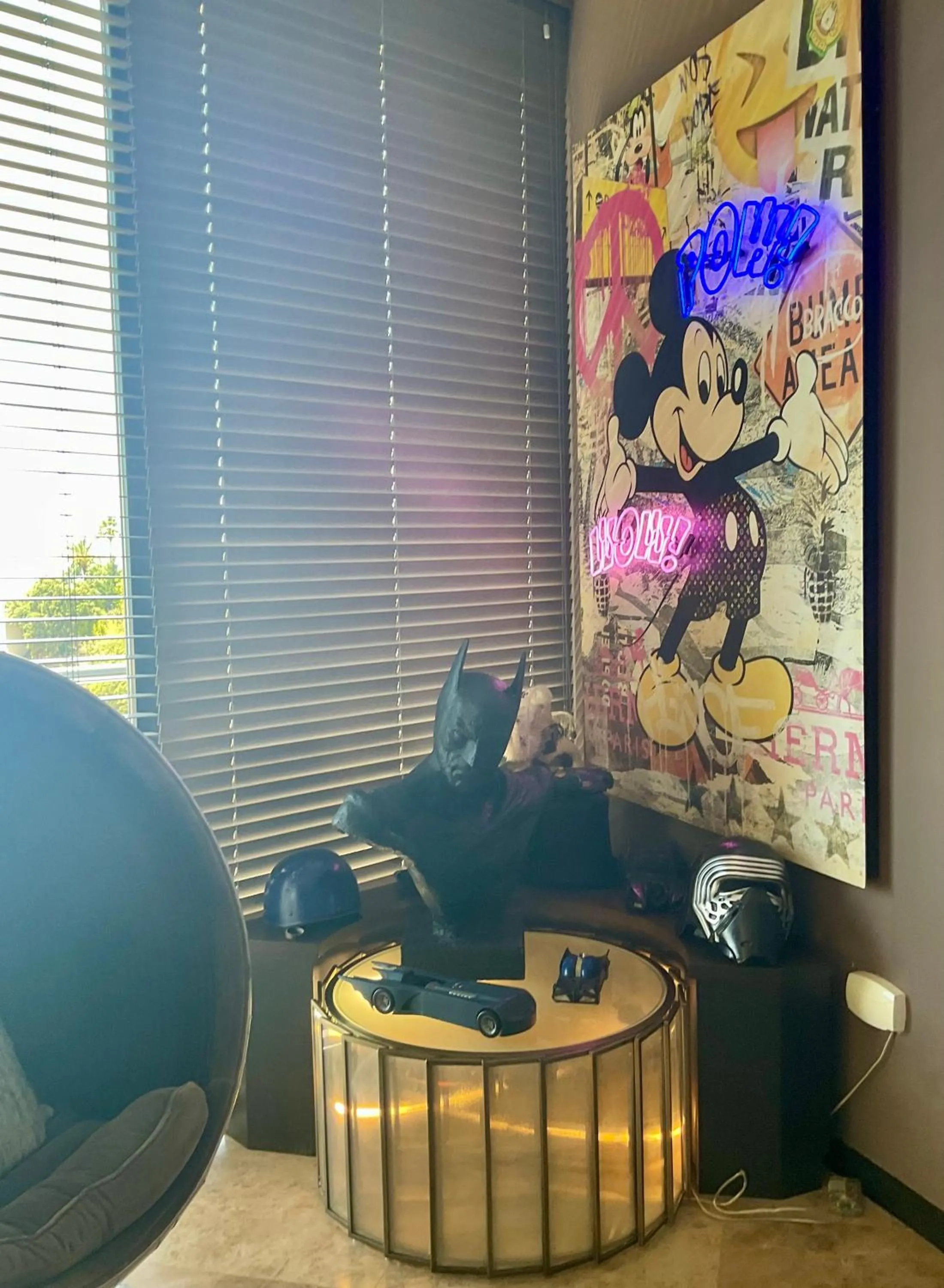 Living room in Marbella Boutique Art suites