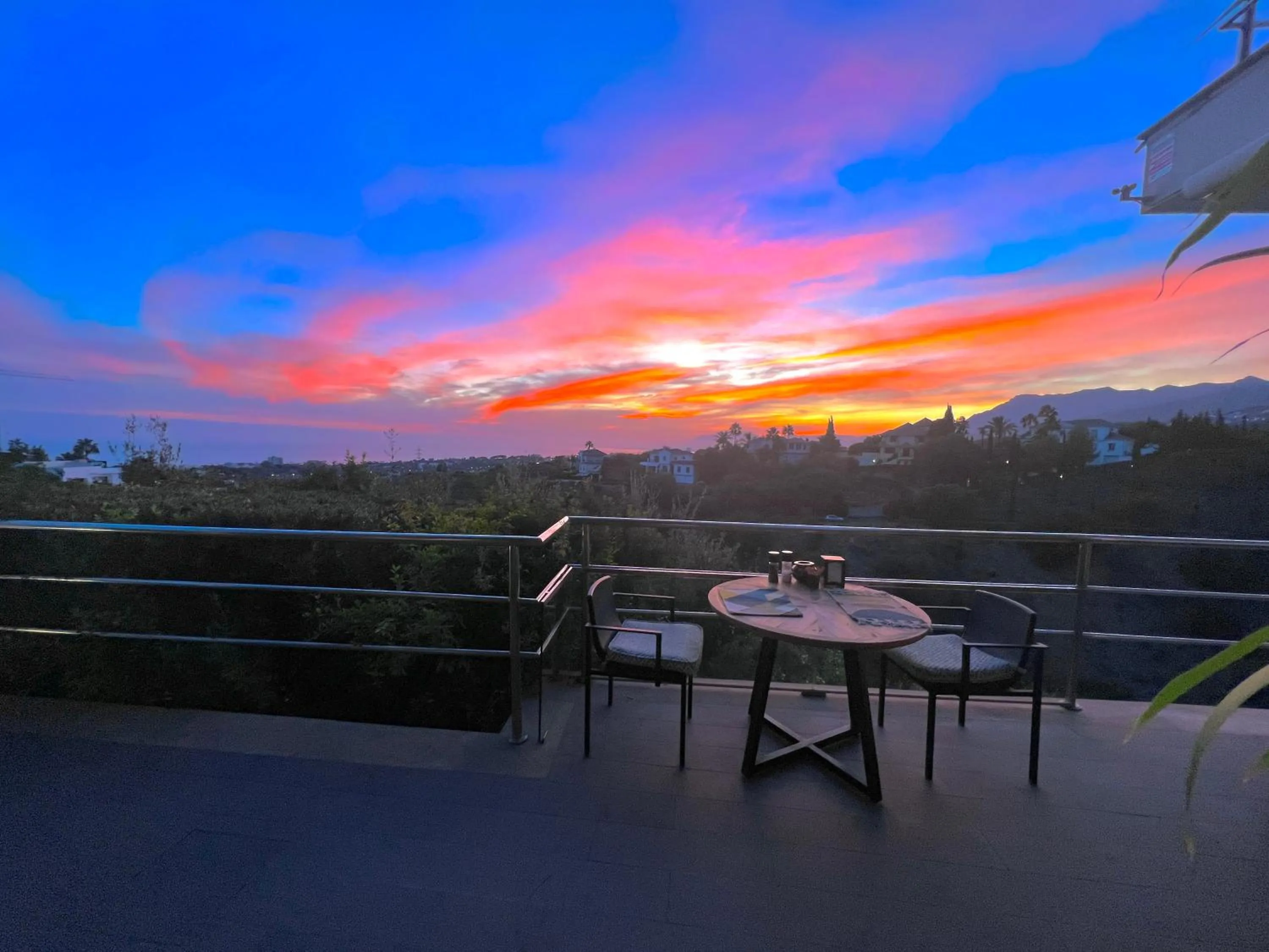 Restaurant/places to eat in Marbella Boutique Art suites