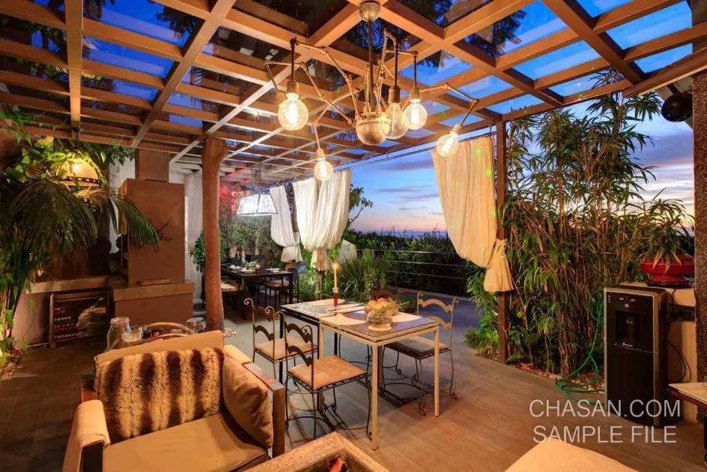 Restaurant/places to eat in Marbella Boutique Art suites