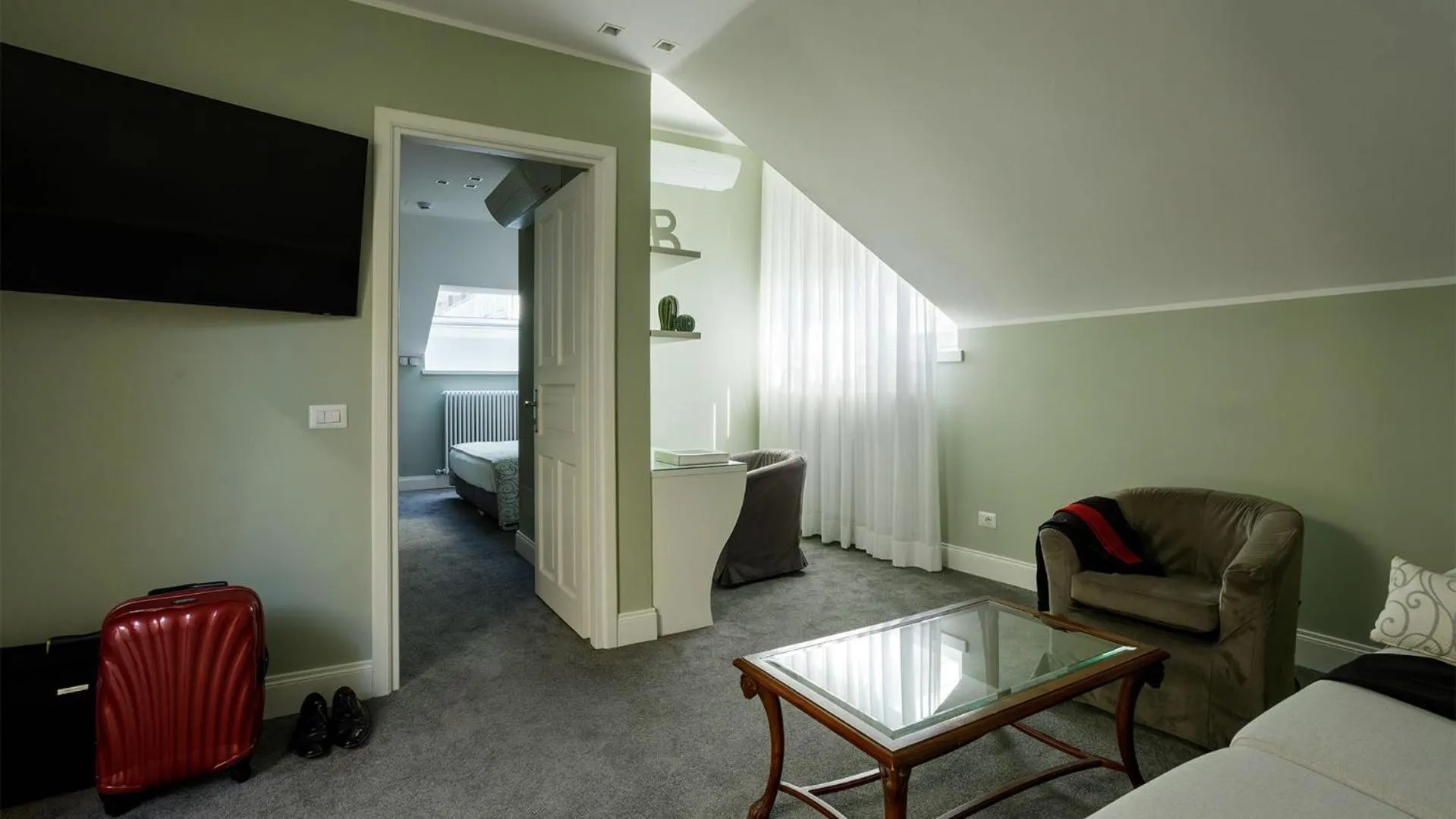 Living room, Bed in Camin Hotel Luino