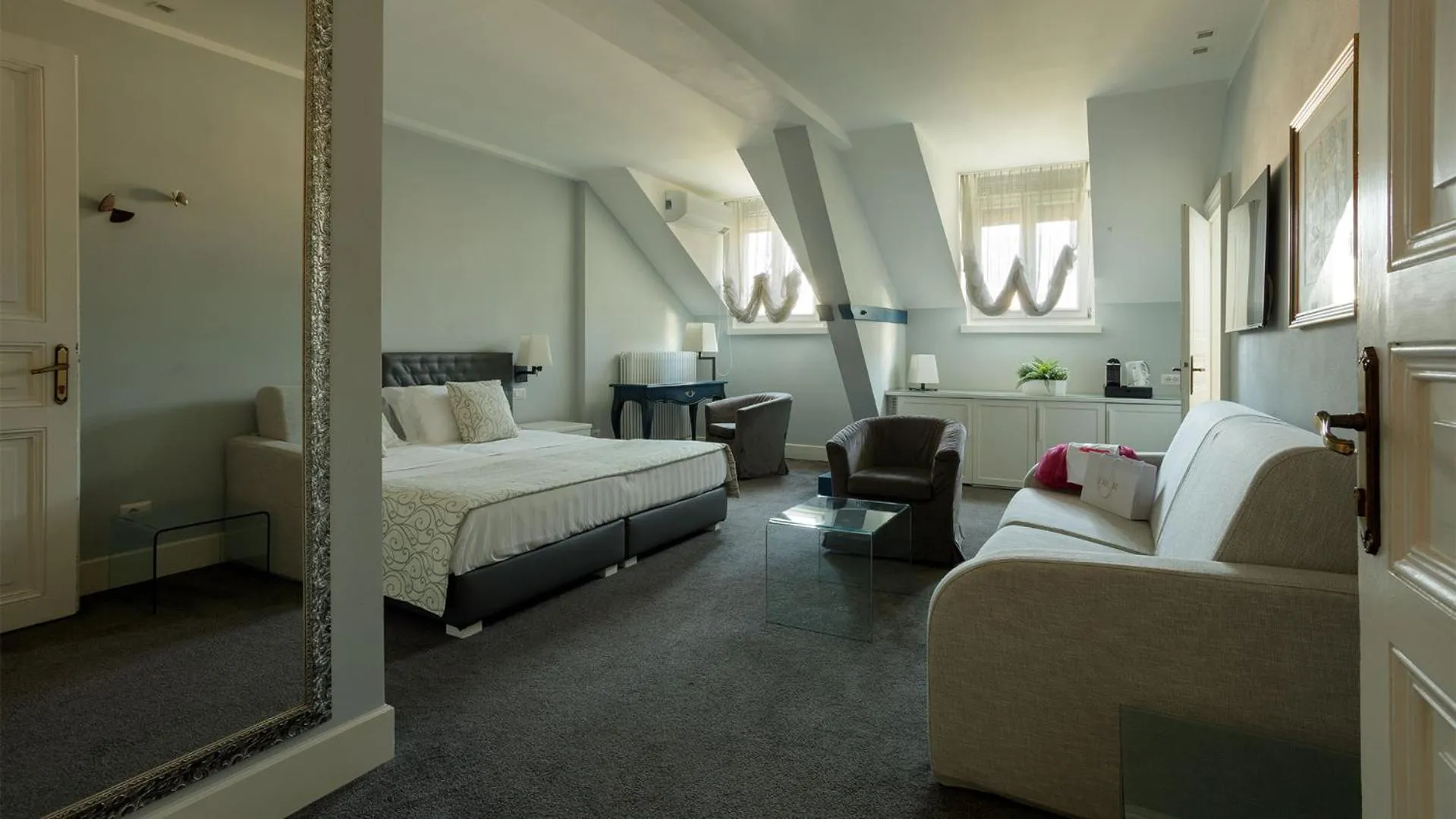 Bed in Camin Hotel Luino