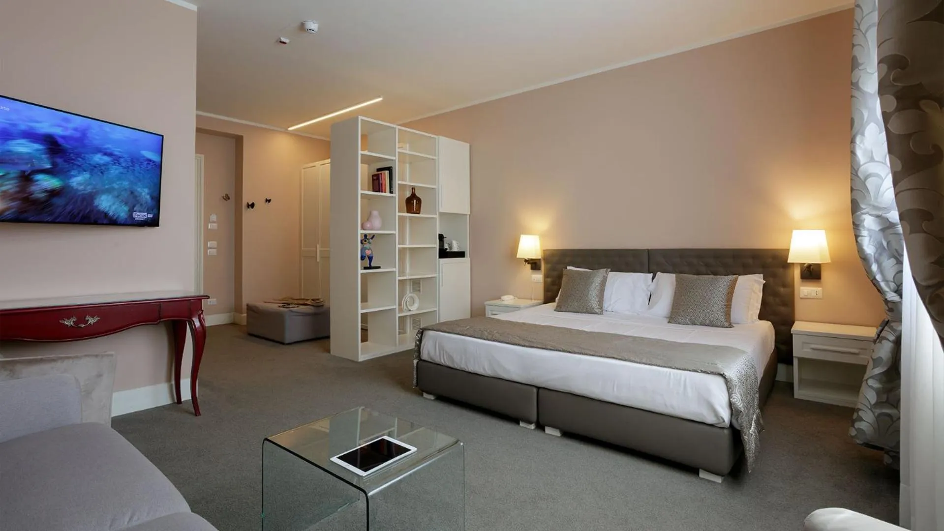 Bed in Camin Hotel Luino