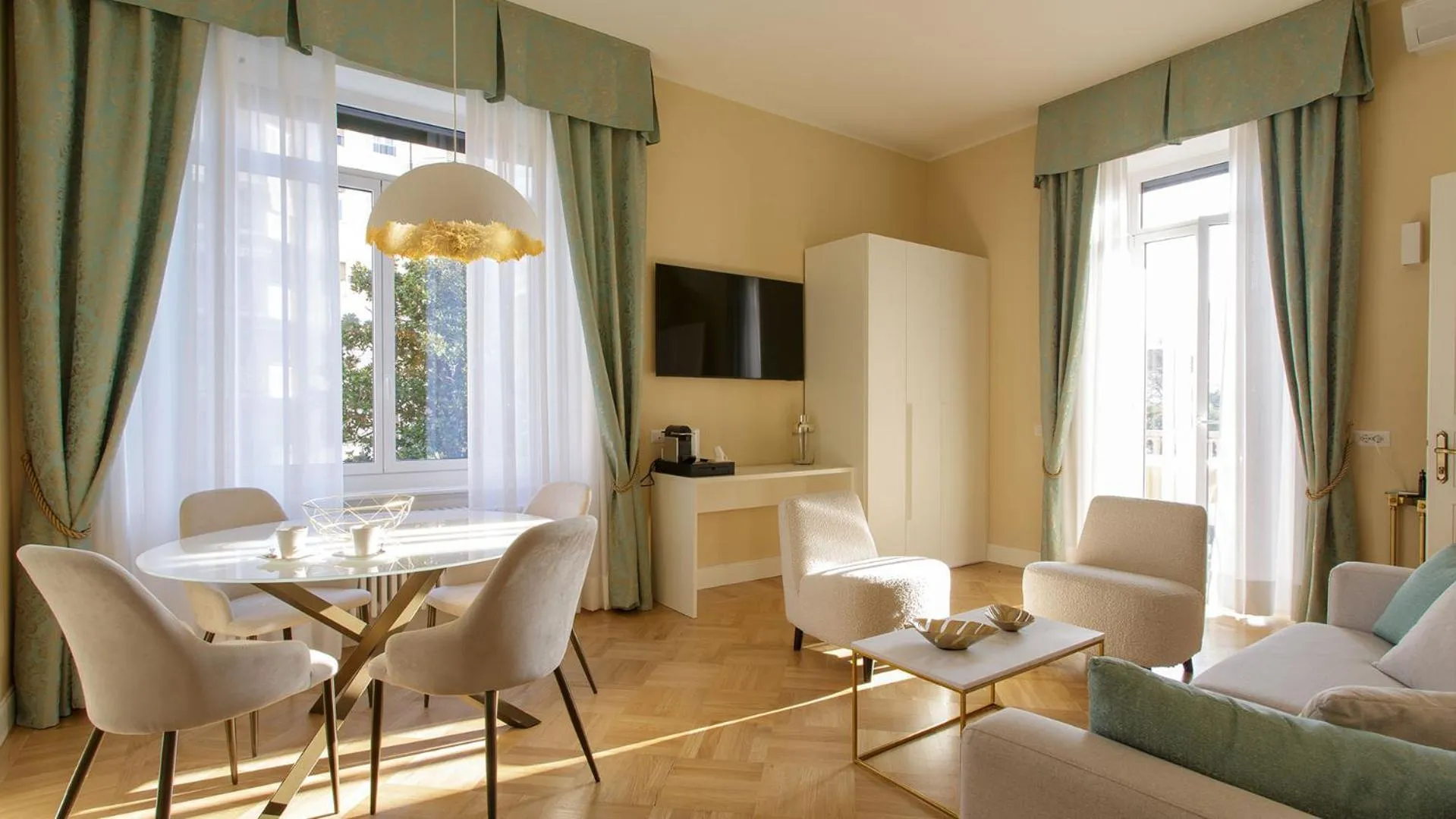 TV and multimedia in Camin Hotel Luino