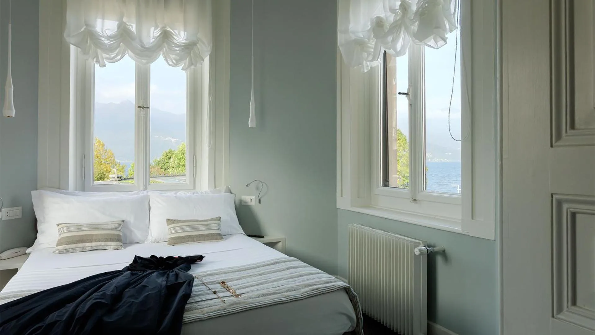 Bed in Camin Hotel Luino