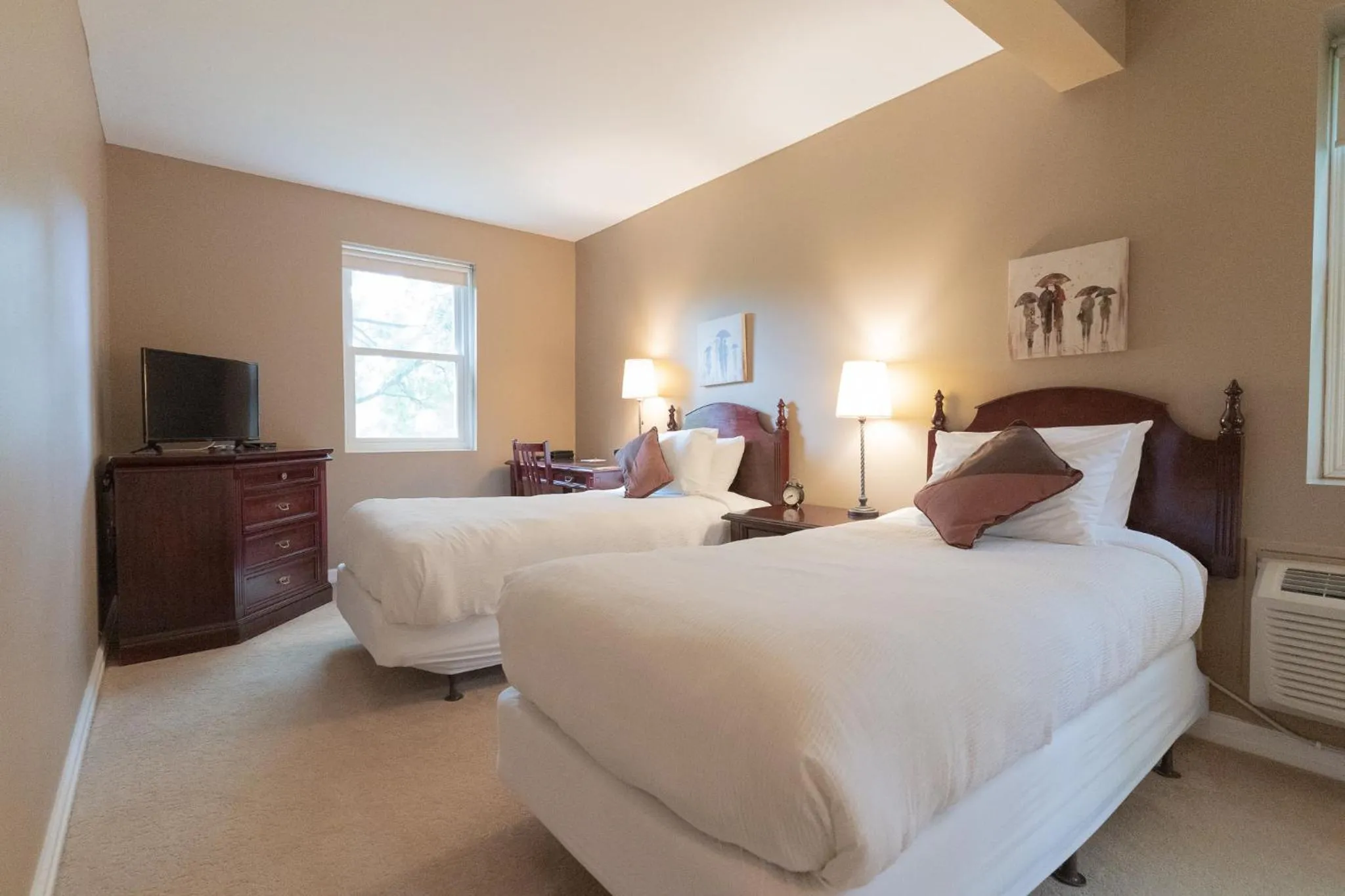 Large Twin Room in Westover Inn