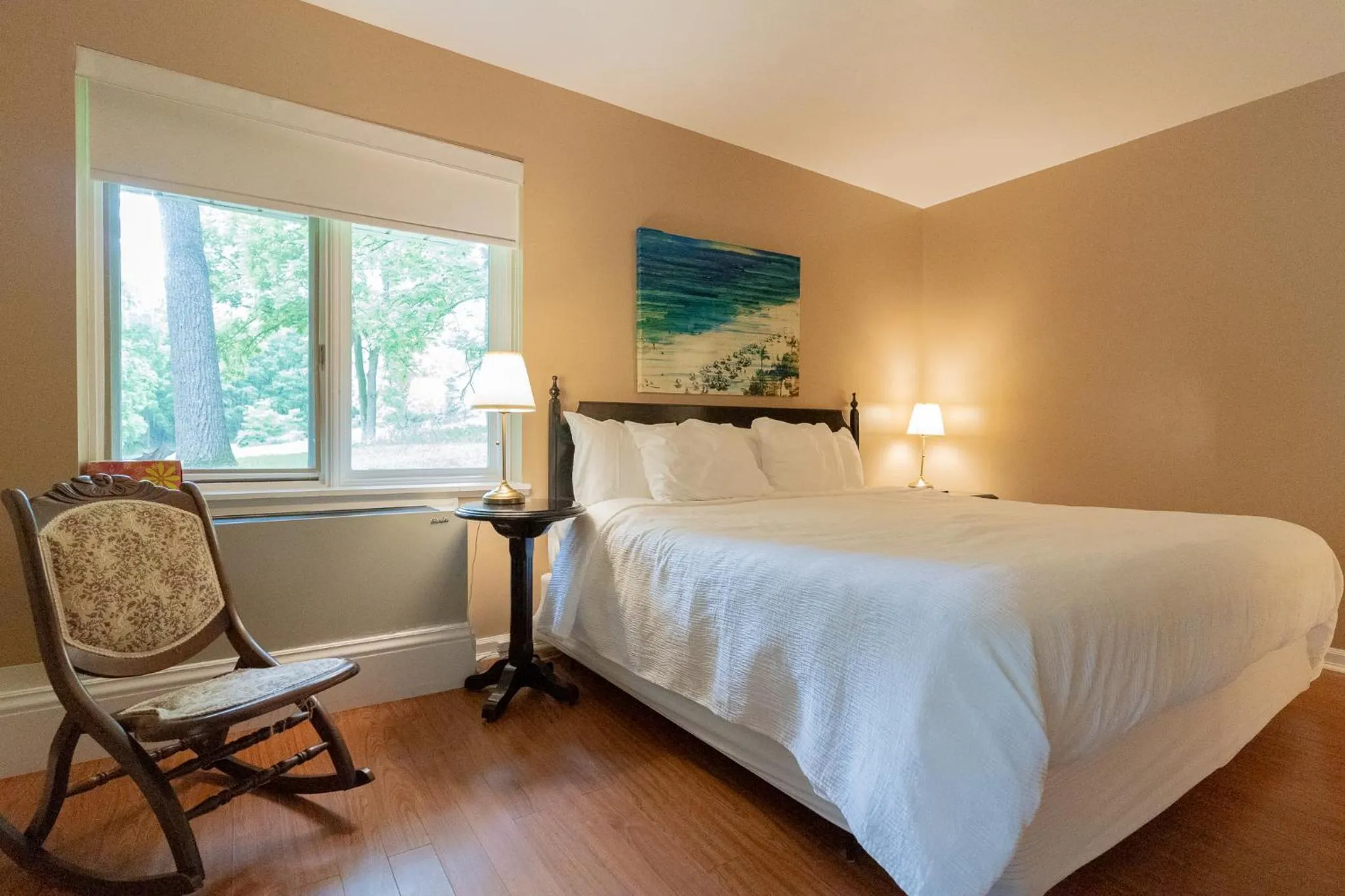 Bedroom, Bed in Westover Inn