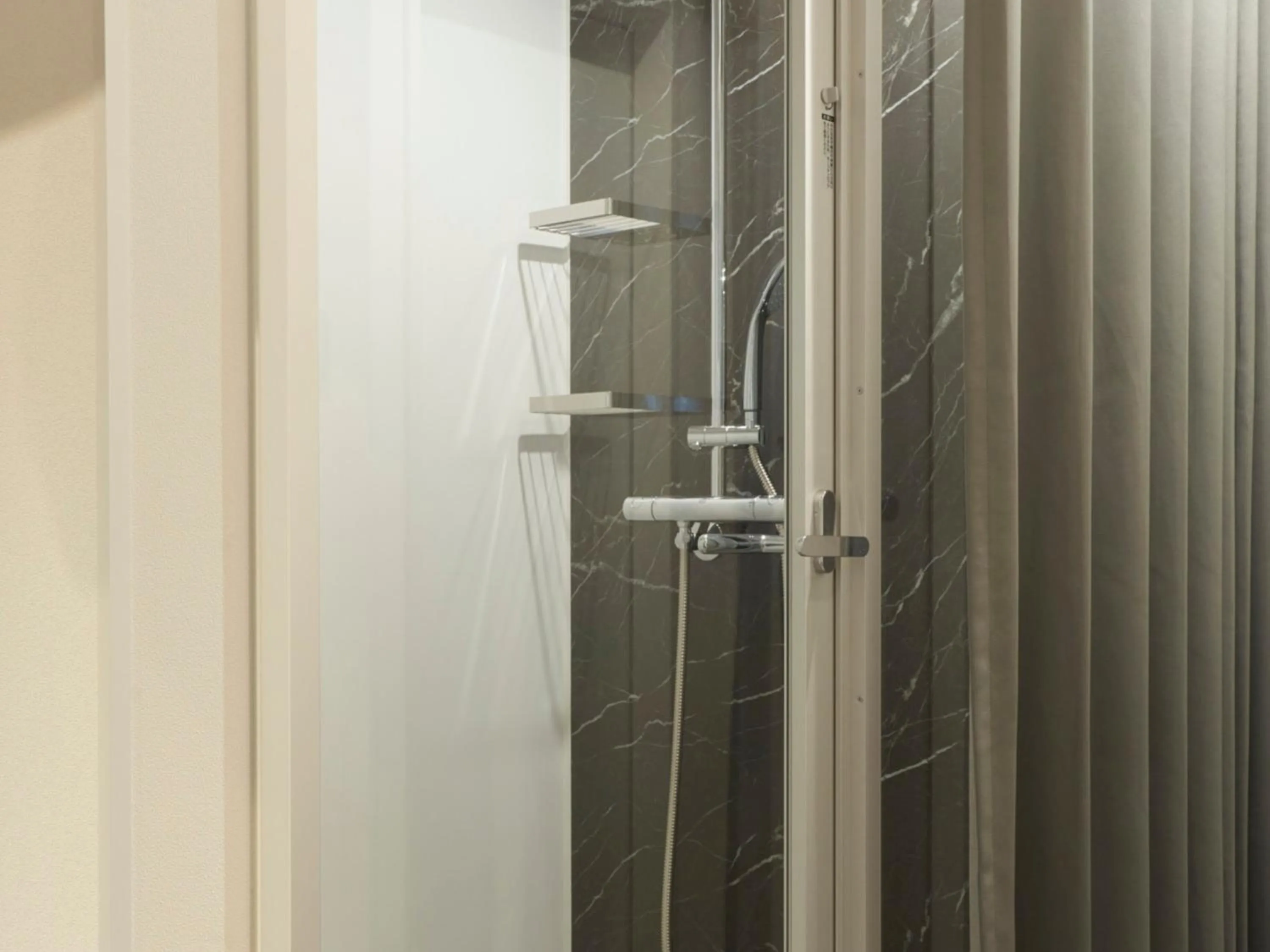 Shower in CROSS Life Hakata Yanagibashi