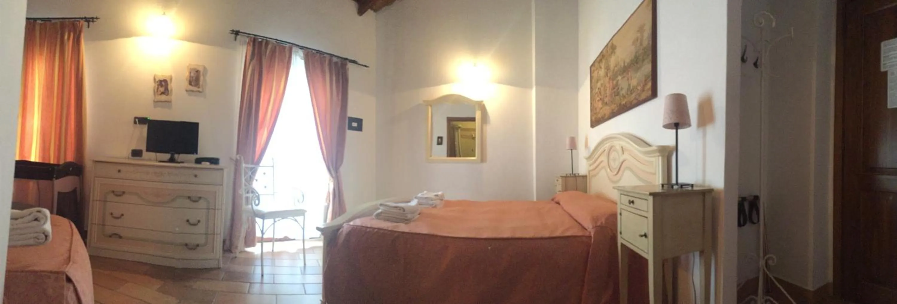 Shower, Bed in Il Portico