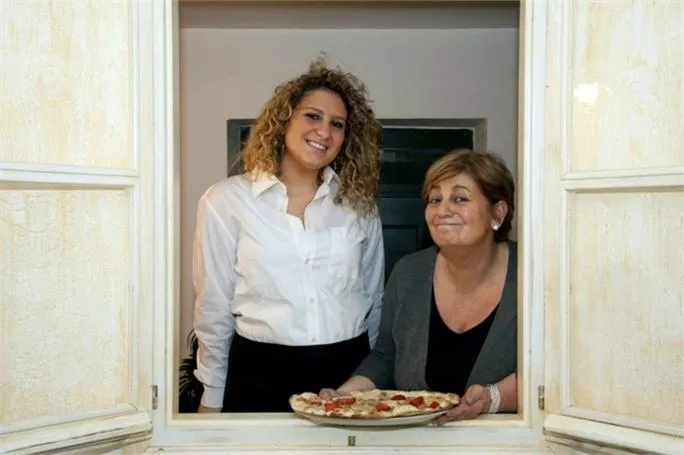 People in Il Portico