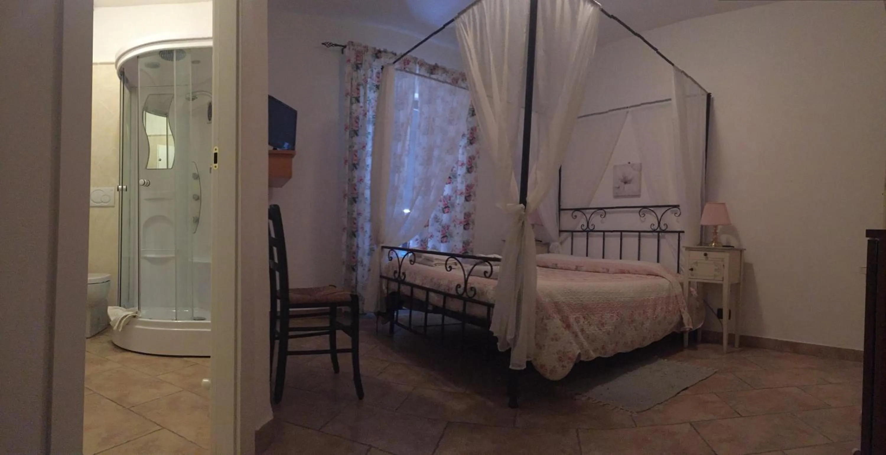 Shower, Bed in Il Portico