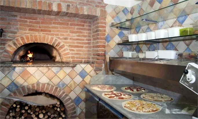 Restaurant/places to eat in Il Portico