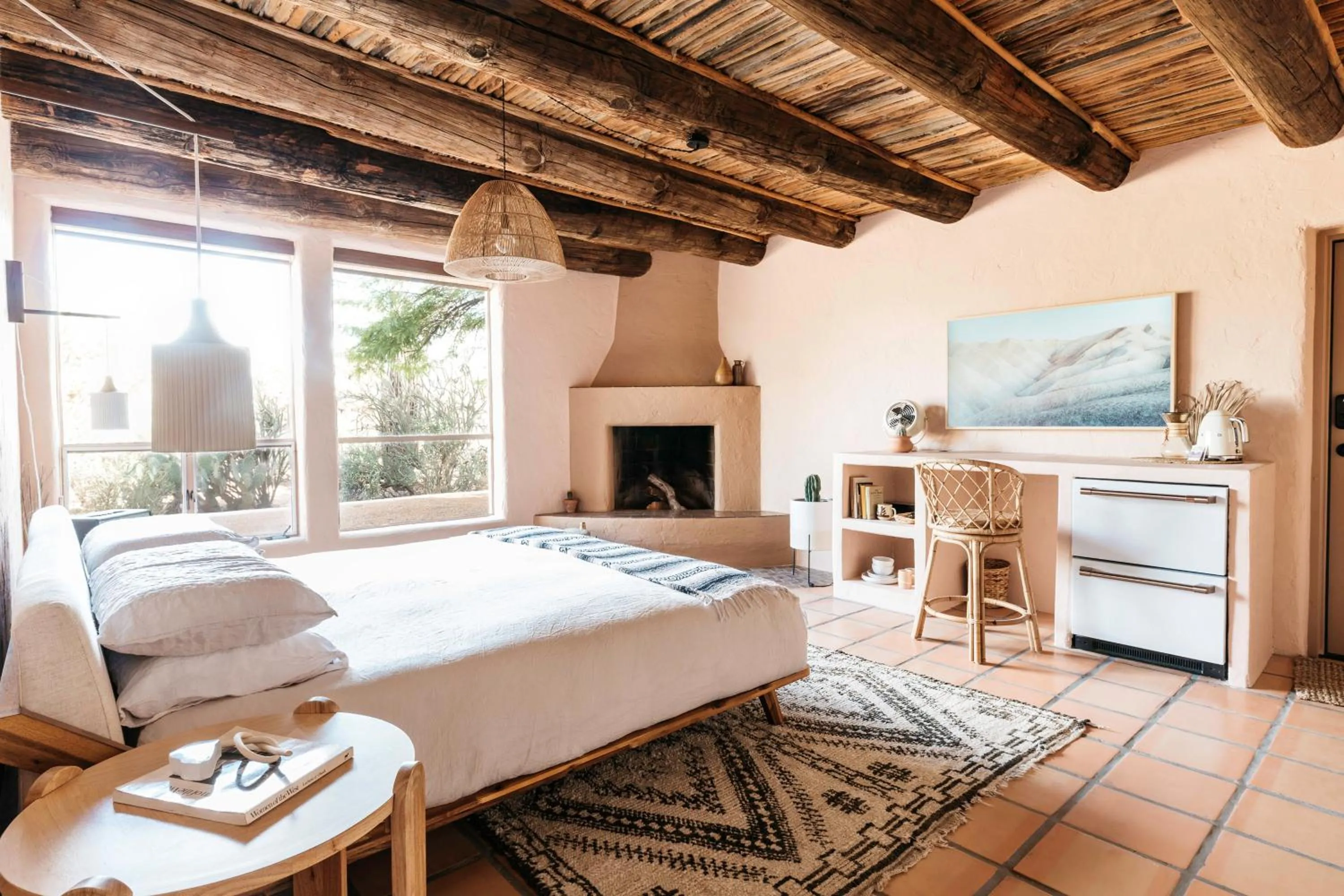 Photo of the whole room, Bed in The JTH Tucson