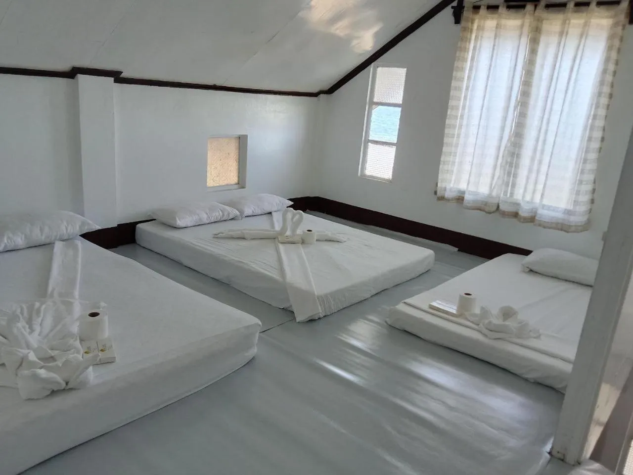 Bed in RedDoorz @ Isla Virginia Beach Resort Aurora Baler