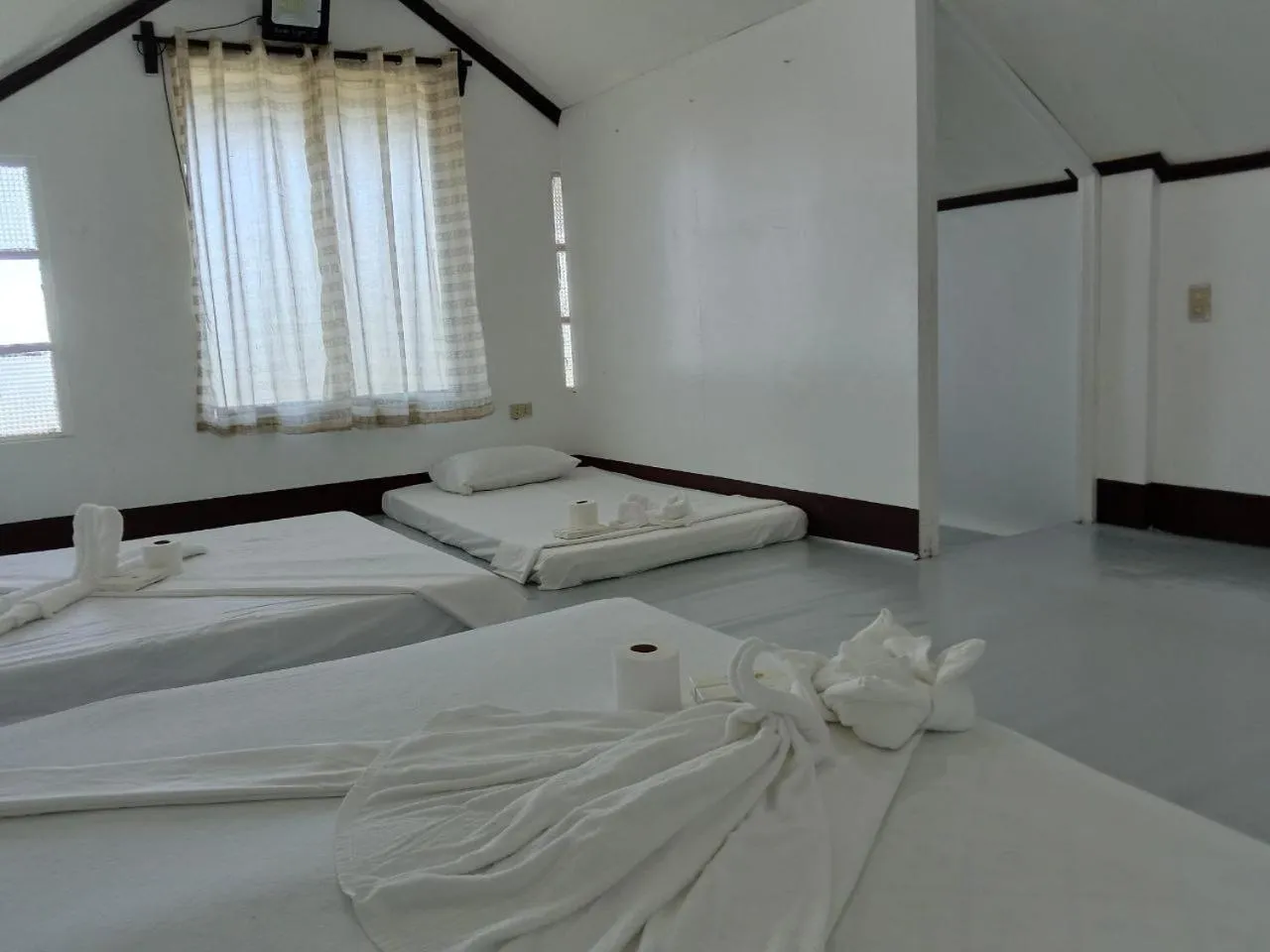 Bed in RedDoorz @ Isla Virginia Beach Resort Aurora Baler