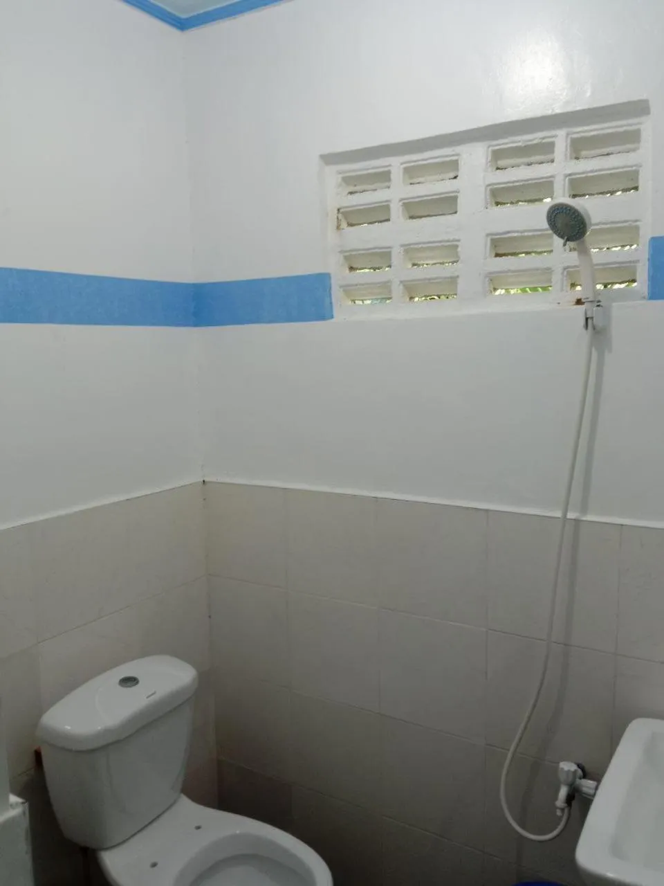 Bathroom in RedDoorz @ Isla Virginia Beach Resort Aurora Baler