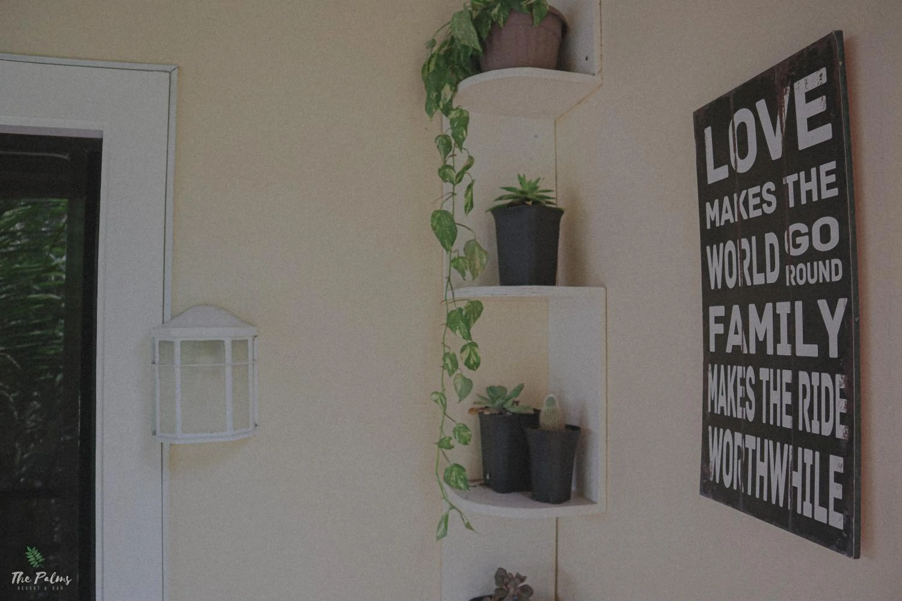 Decorative detail in The Palms Resort & Bar