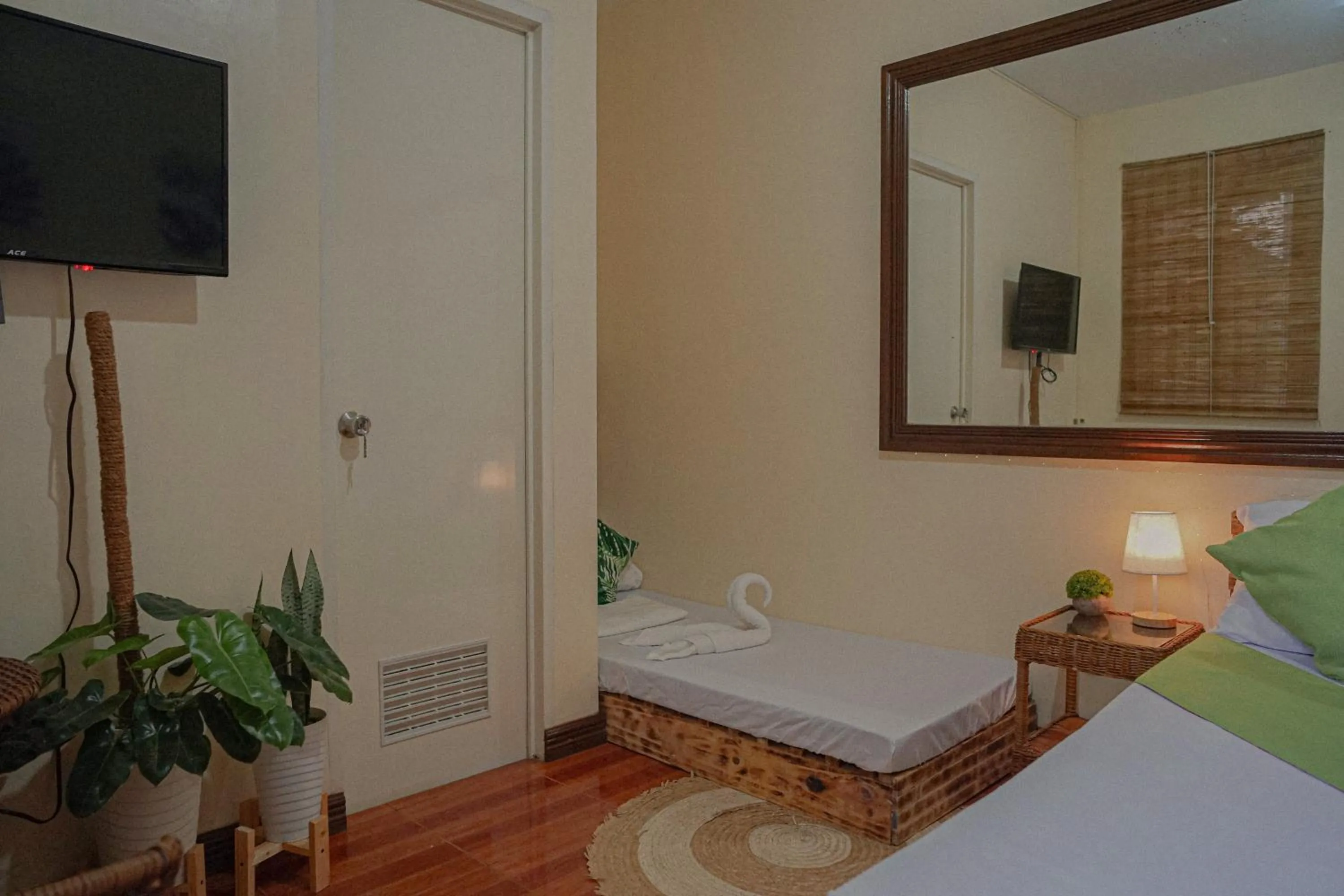 Bedroom, Bed in The Palms Resort & Bar