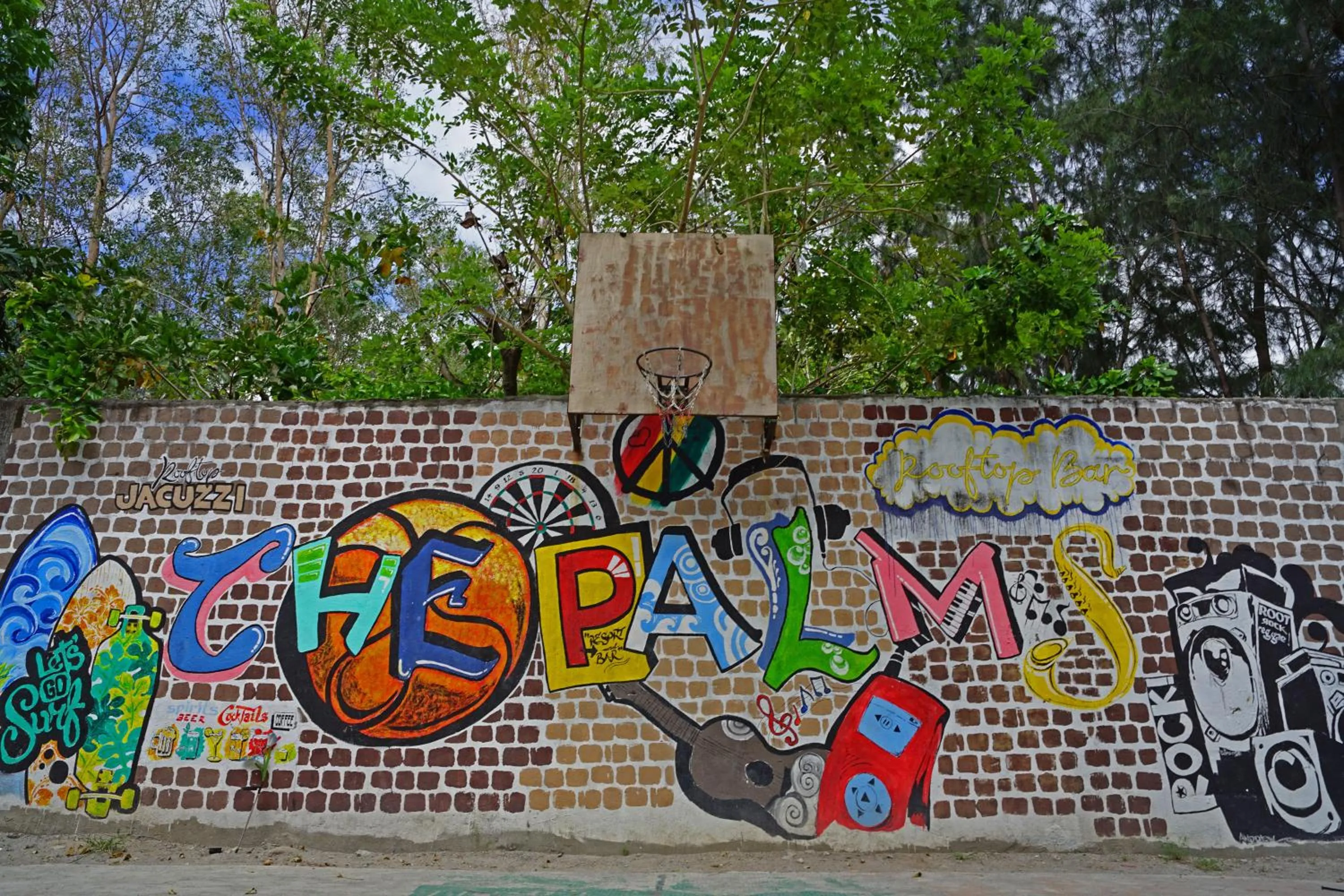 Quiet street view in The Palms Resort & Bar