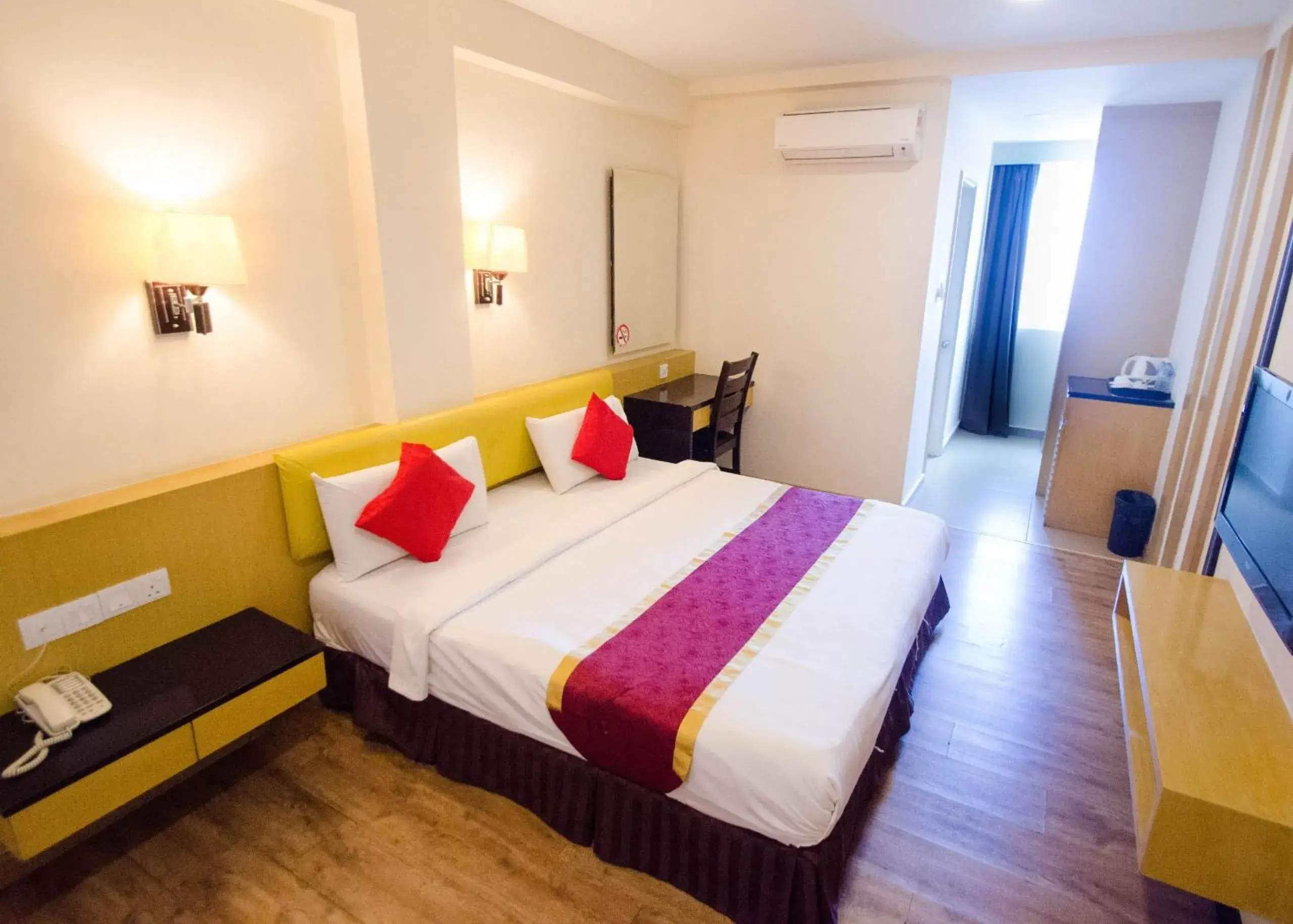 Large Double Room in GRAND EASTERN HOTEL SDN BHD Large Double Room in GRAND EASTERN HOTEL SDN BHD