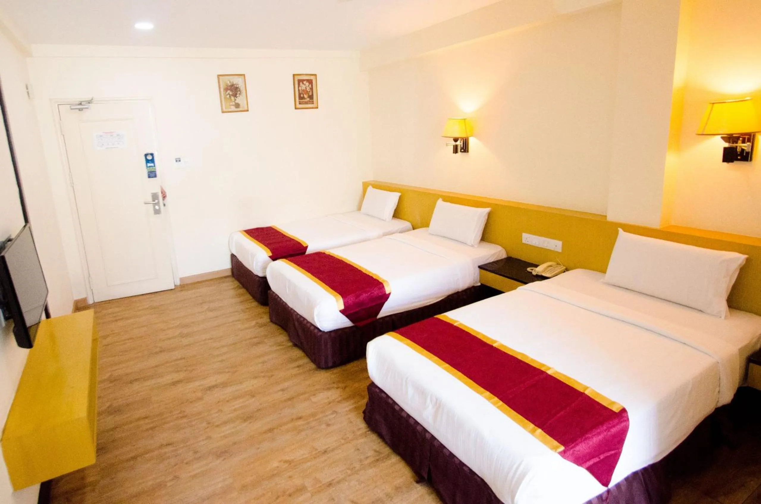 Photo of the whole room, Bed in GRAND EASTERN HOTEL SDN BHD