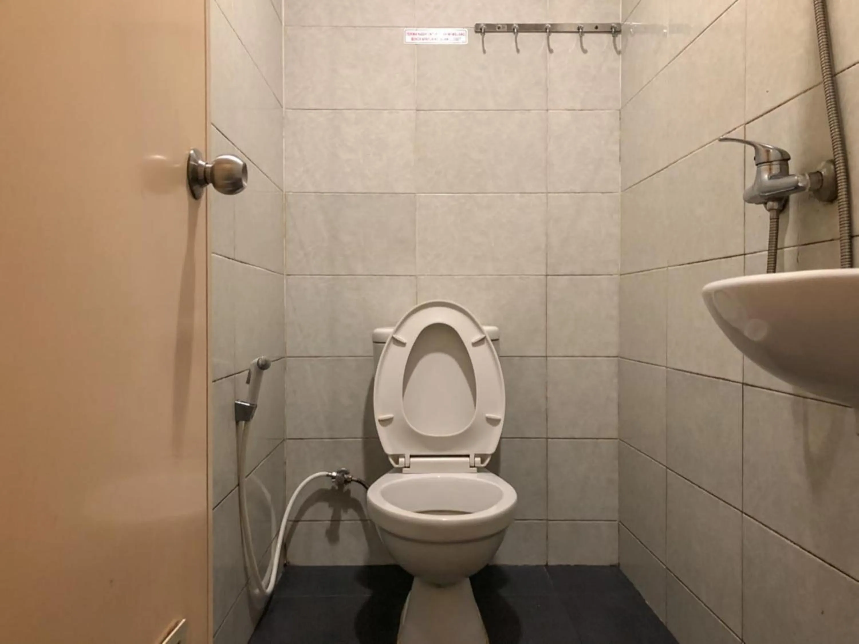 Toilet in Hotel D'Mario Palopo