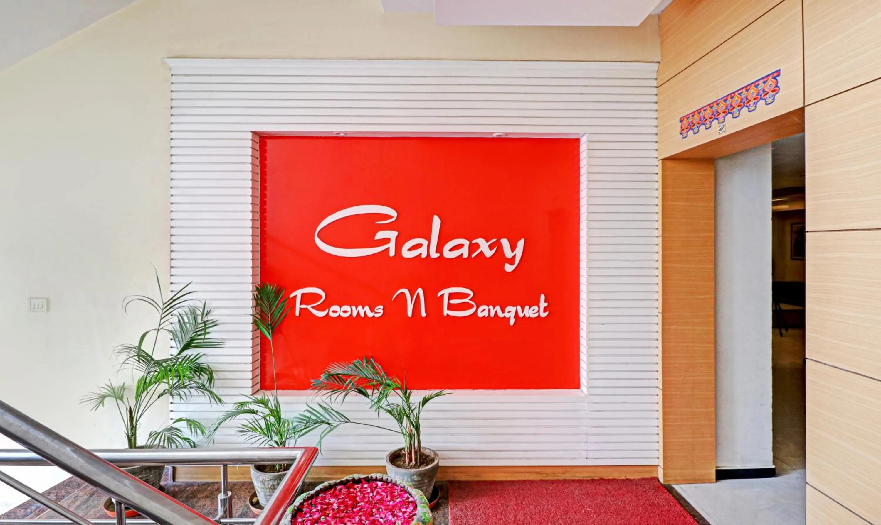 Facade/entrance in Treebo Galaxy Rooms