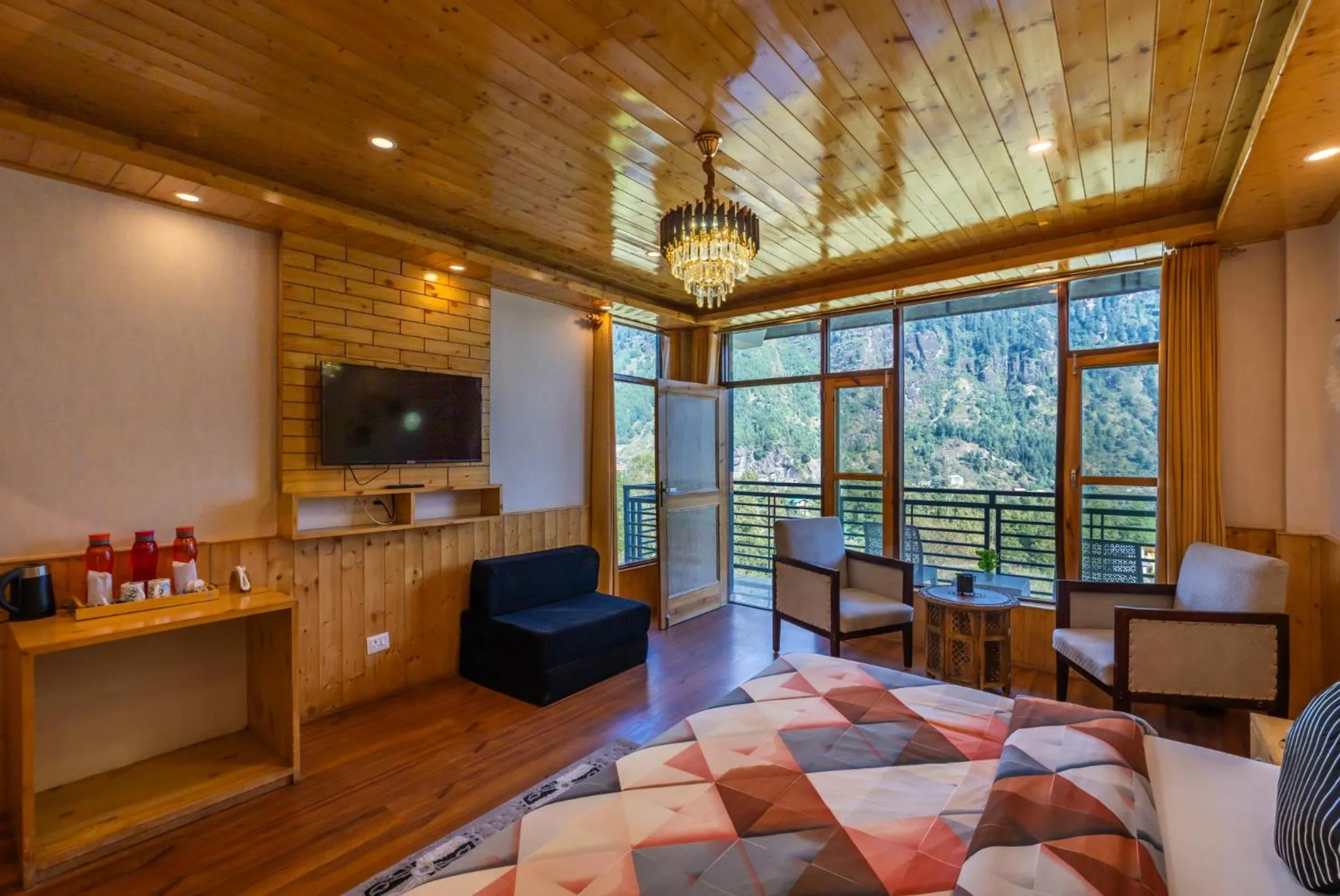 Kitchen or kitchenette, Bed in The 14 Gables, A Boutique Stay, Manali - Pet Friendly Hotel - Crown Palace