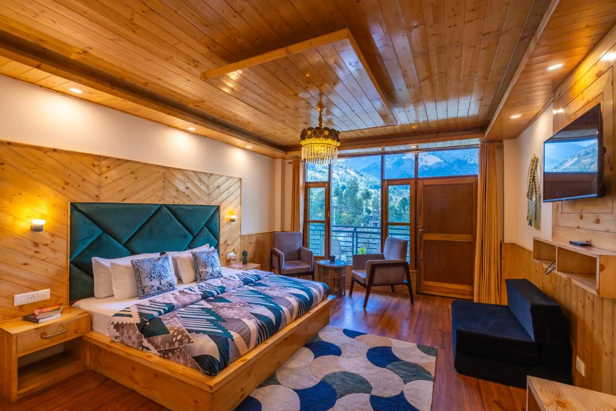 TV and multimedia, Bed in The 14 Gables, A Boutique Stay, Manali - Pet Friendly Hotel - Crown Palace