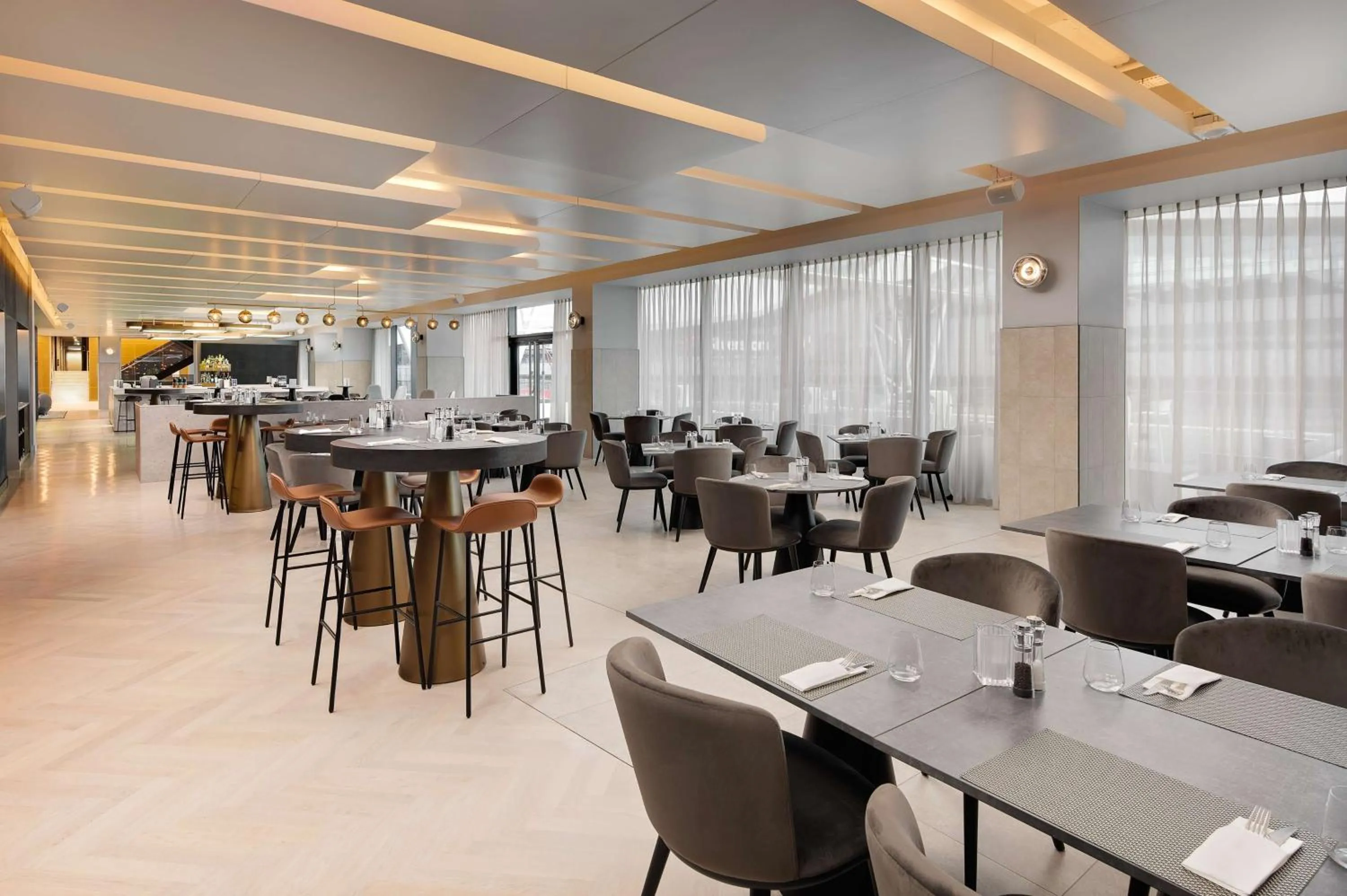 Restaurant/places to eat in Hilton Garden Inn Silverstone