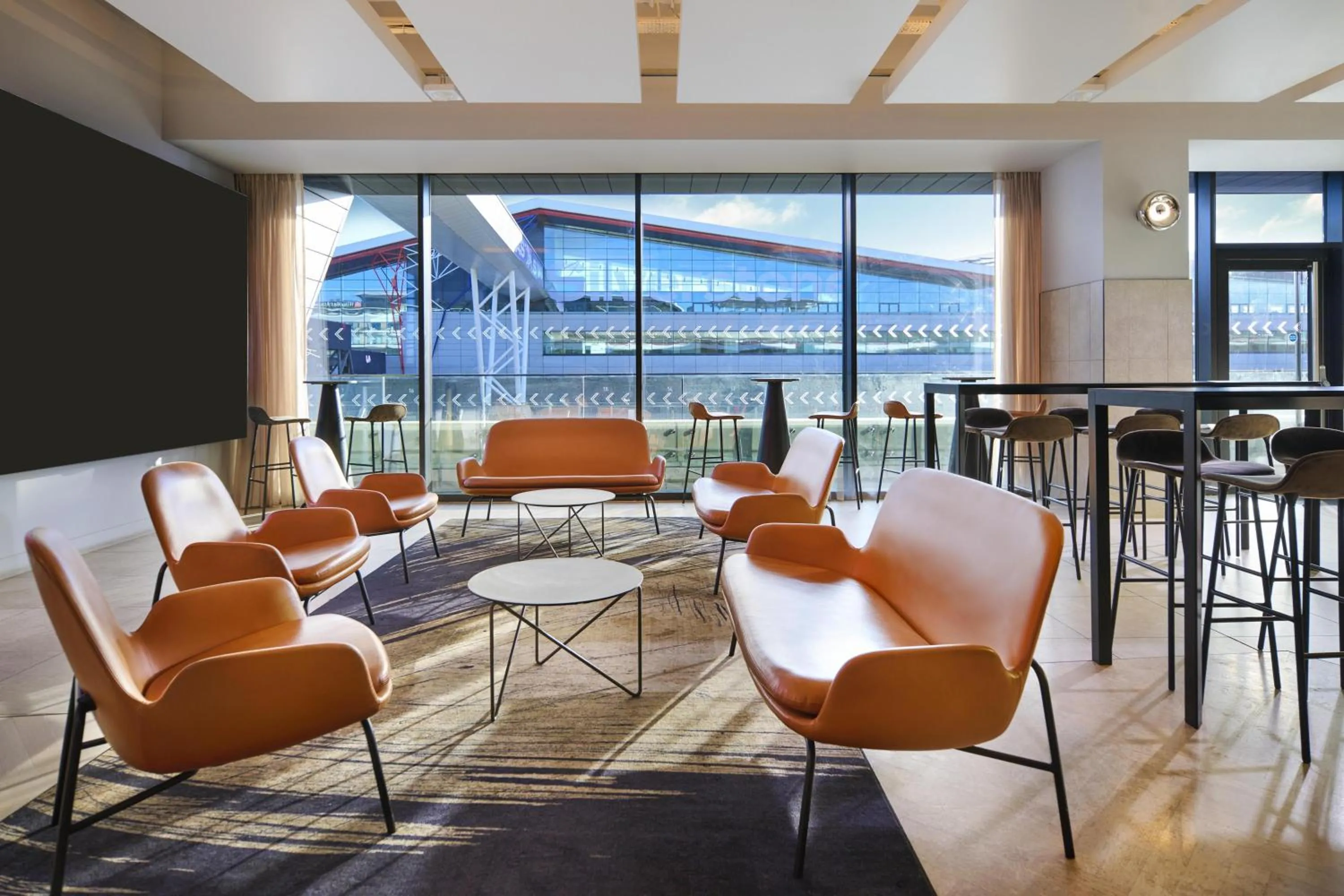 Restaurant/places to eat in Hilton Garden Inn Silverstone