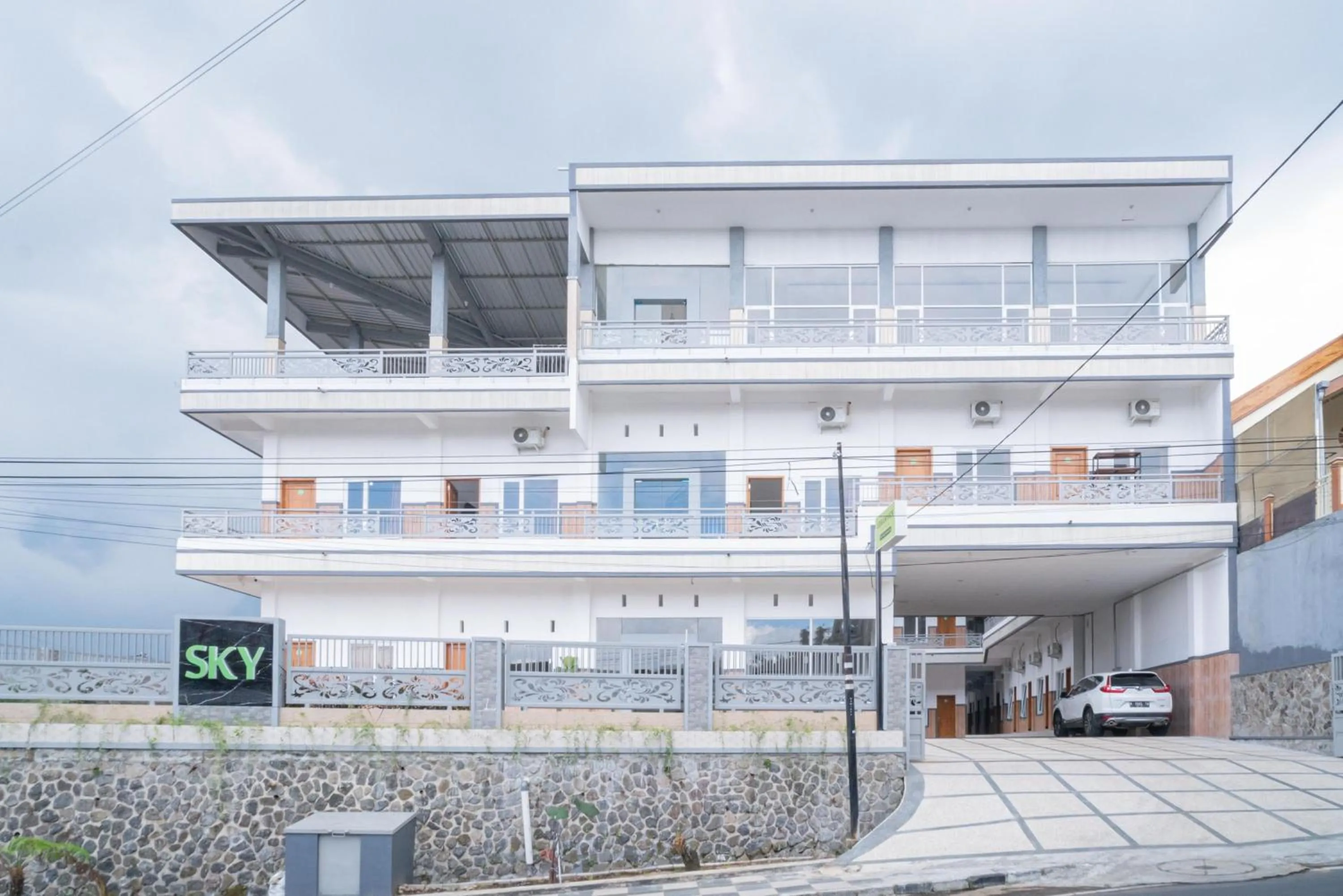 Property building in Urbanview Hotel Sky Batu Malang by RedDoorz