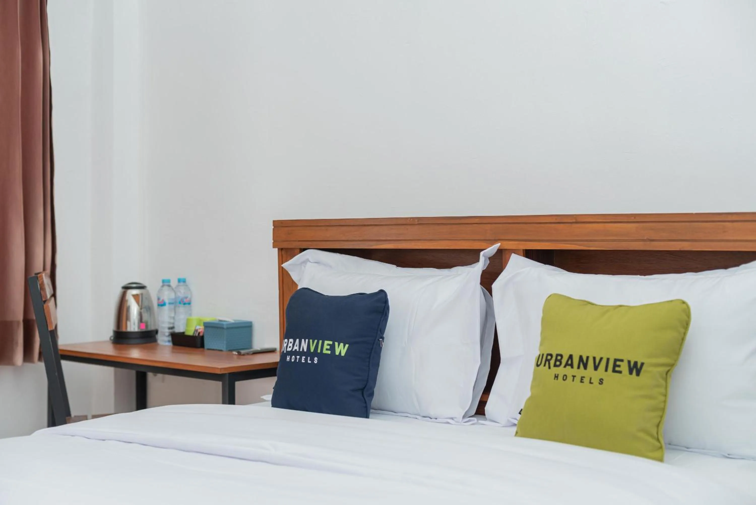 Bedroom, Bed in Urbanview Hotel Sky Batu Malang by RedDoorz