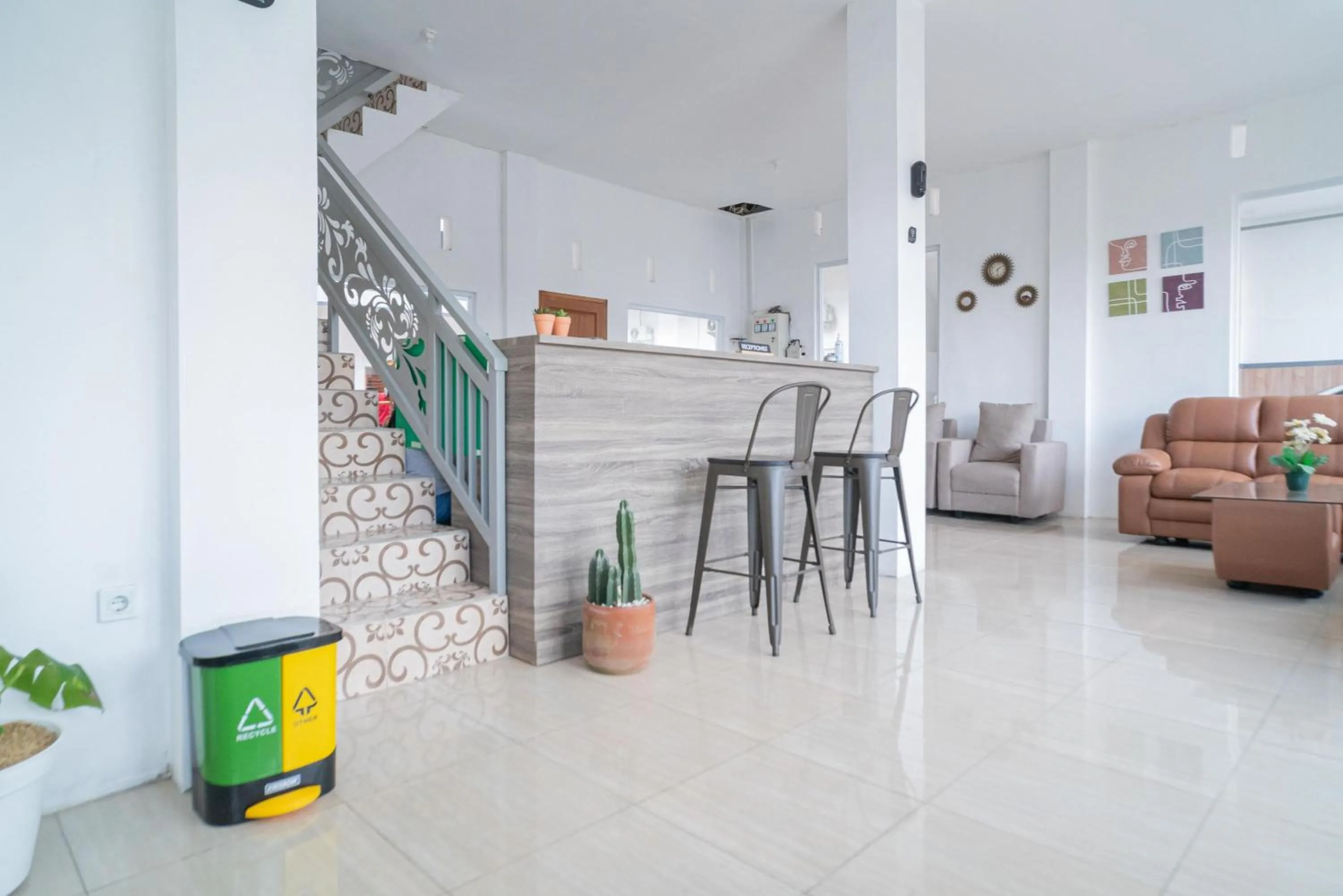 Lobby or reception in Urbanview Hotel Sky Batu Malang by RedDoorz