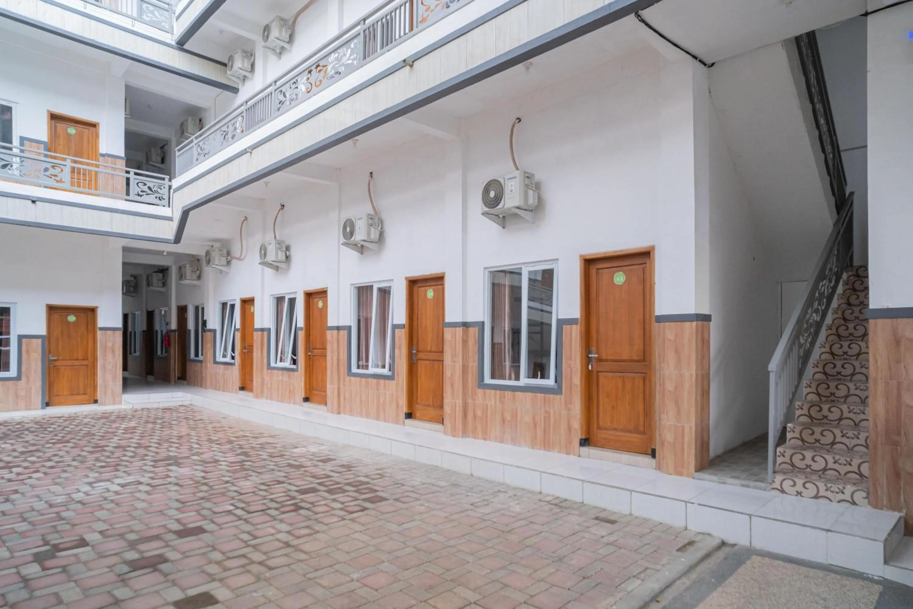 Property building in Urbanview Hotel Sky Batu Malang by RedDoorz