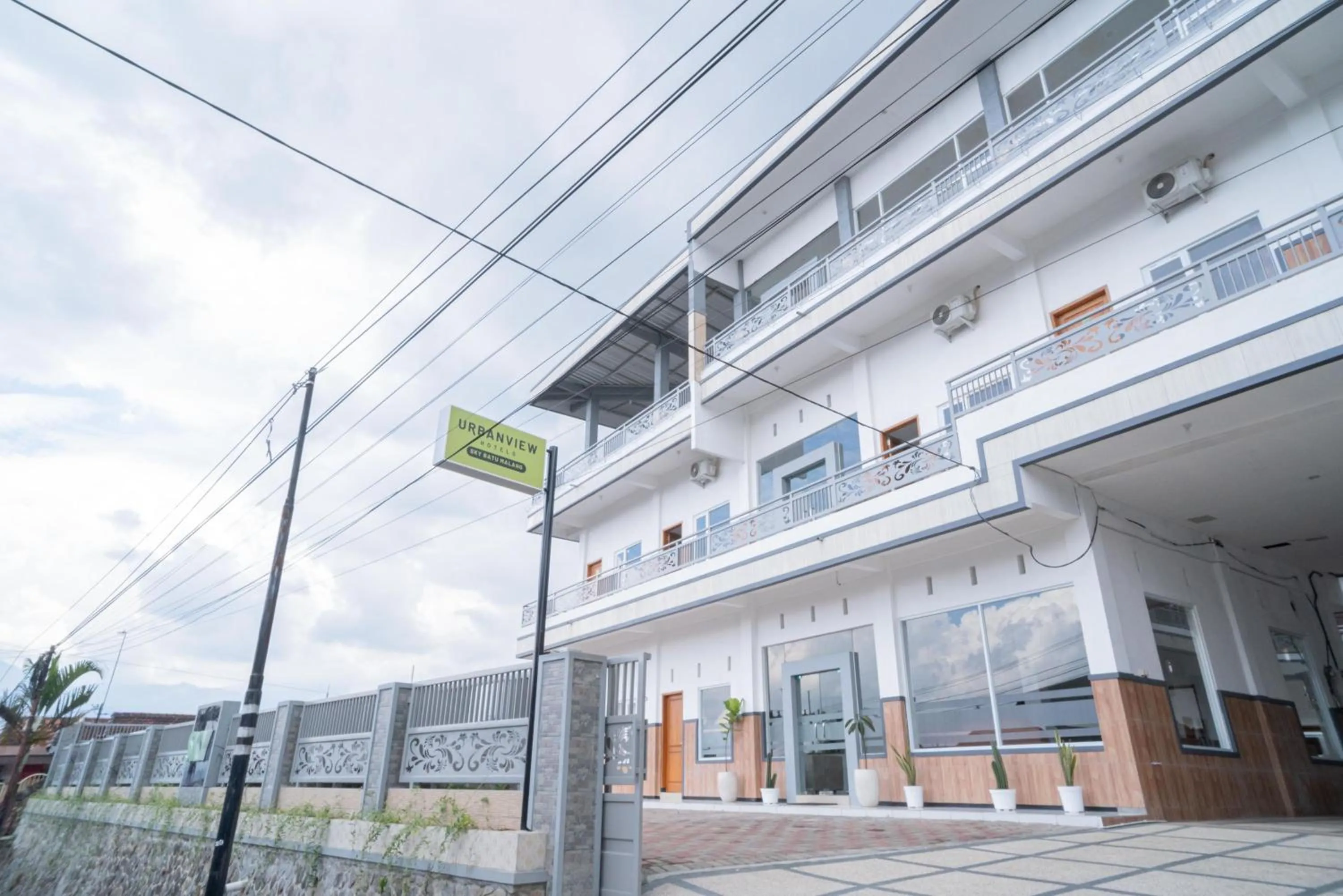 Property building in Urbanview Hotel Sky Batu Malang by RedDoorz