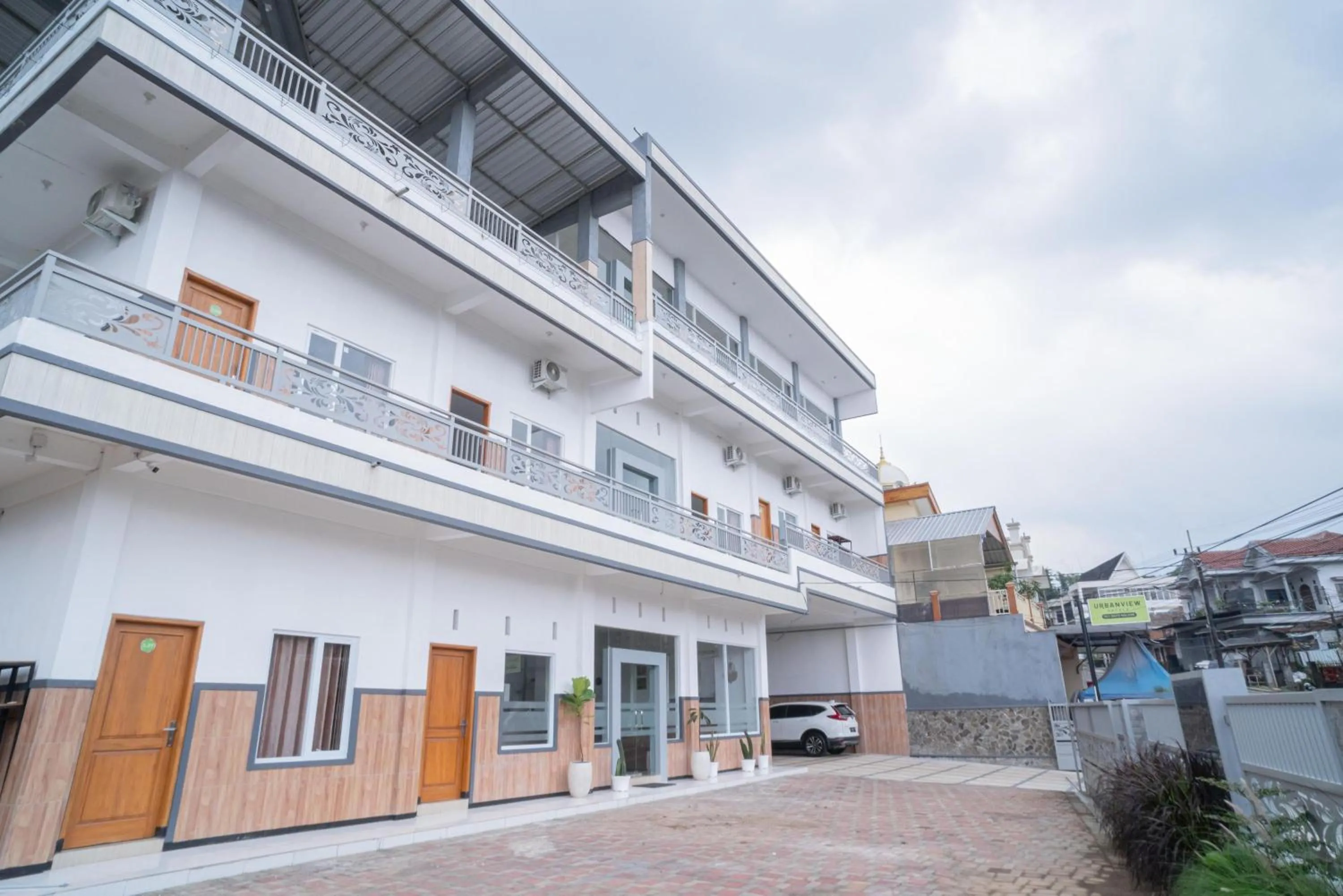 Property building in Urbanview Hotel Sky Batu Malang by RedDoorz