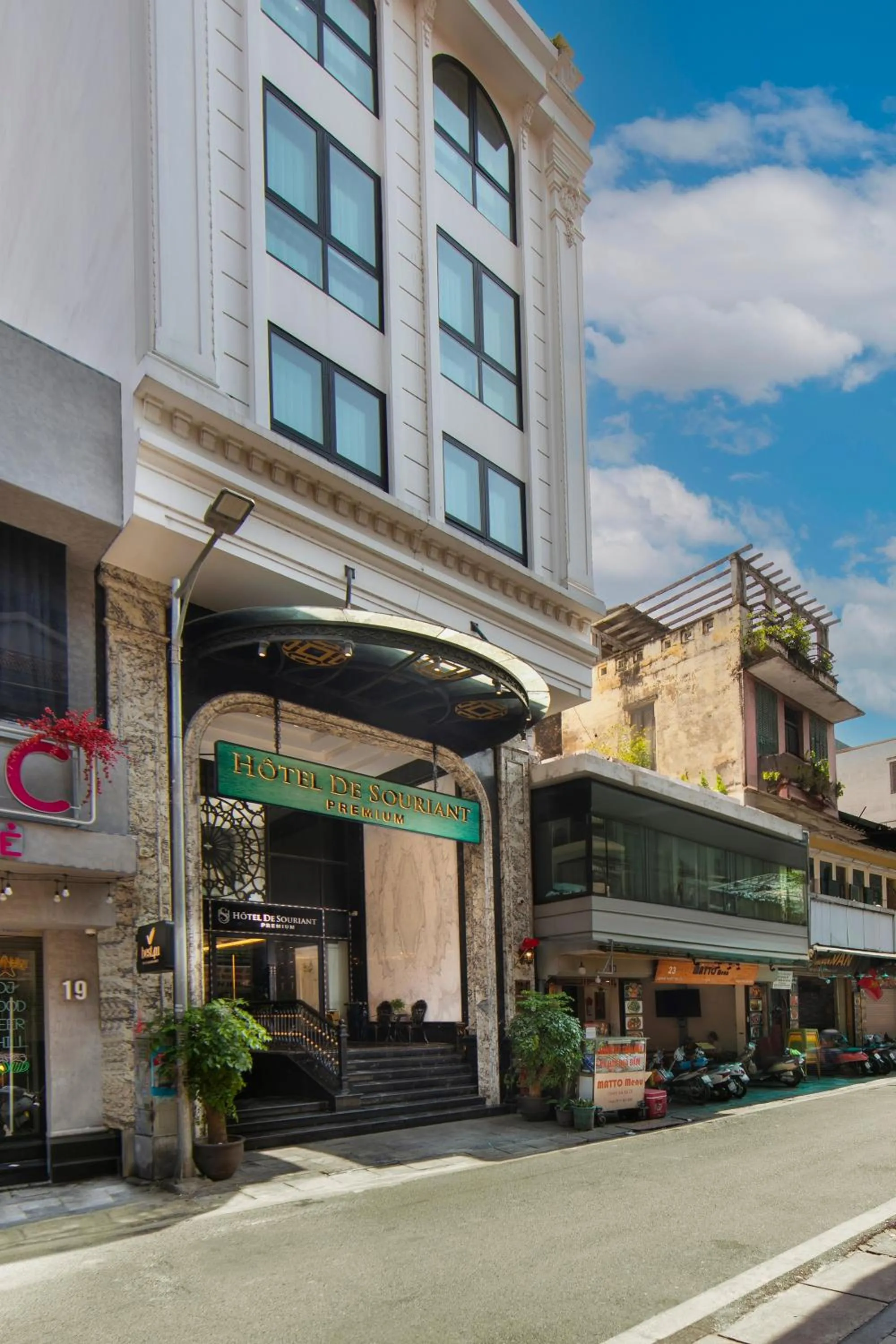 Property building in HOTEL De SOURIANT Premium Hanoi