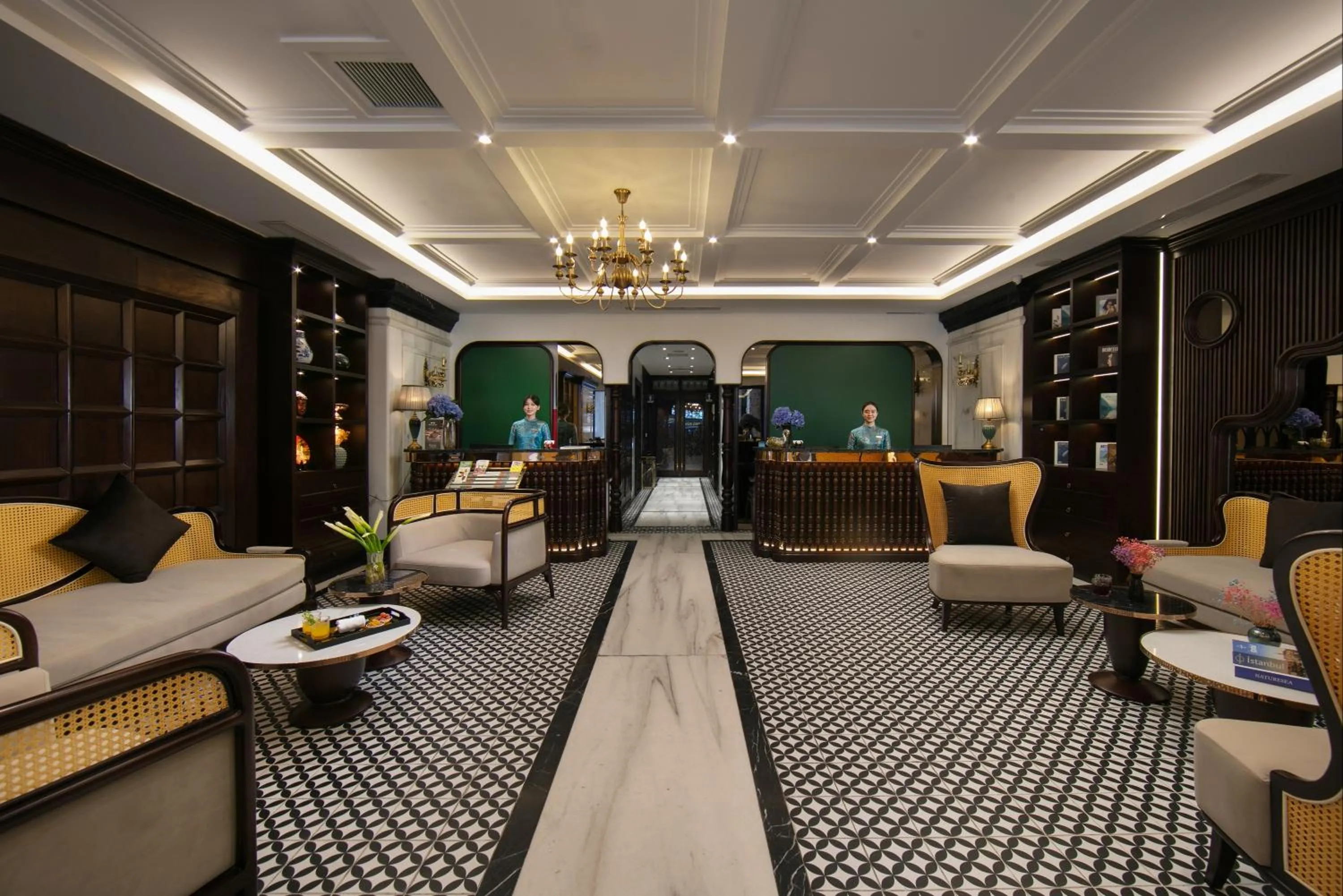 Staff in HOTEL De SOURIANT Premium Hanoi