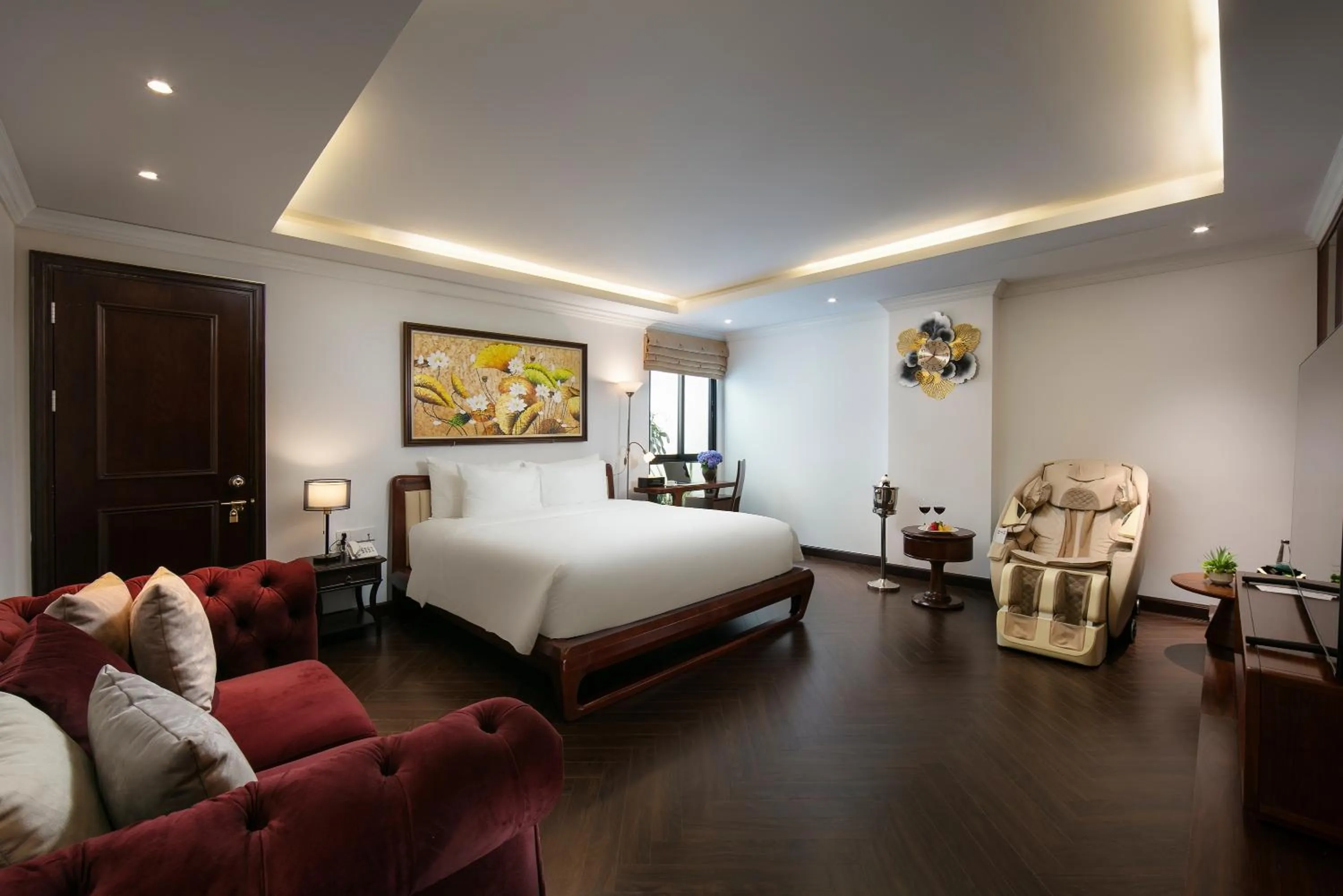 Living room, Bed in HOTEL De SOURIANT Premium Hanoi