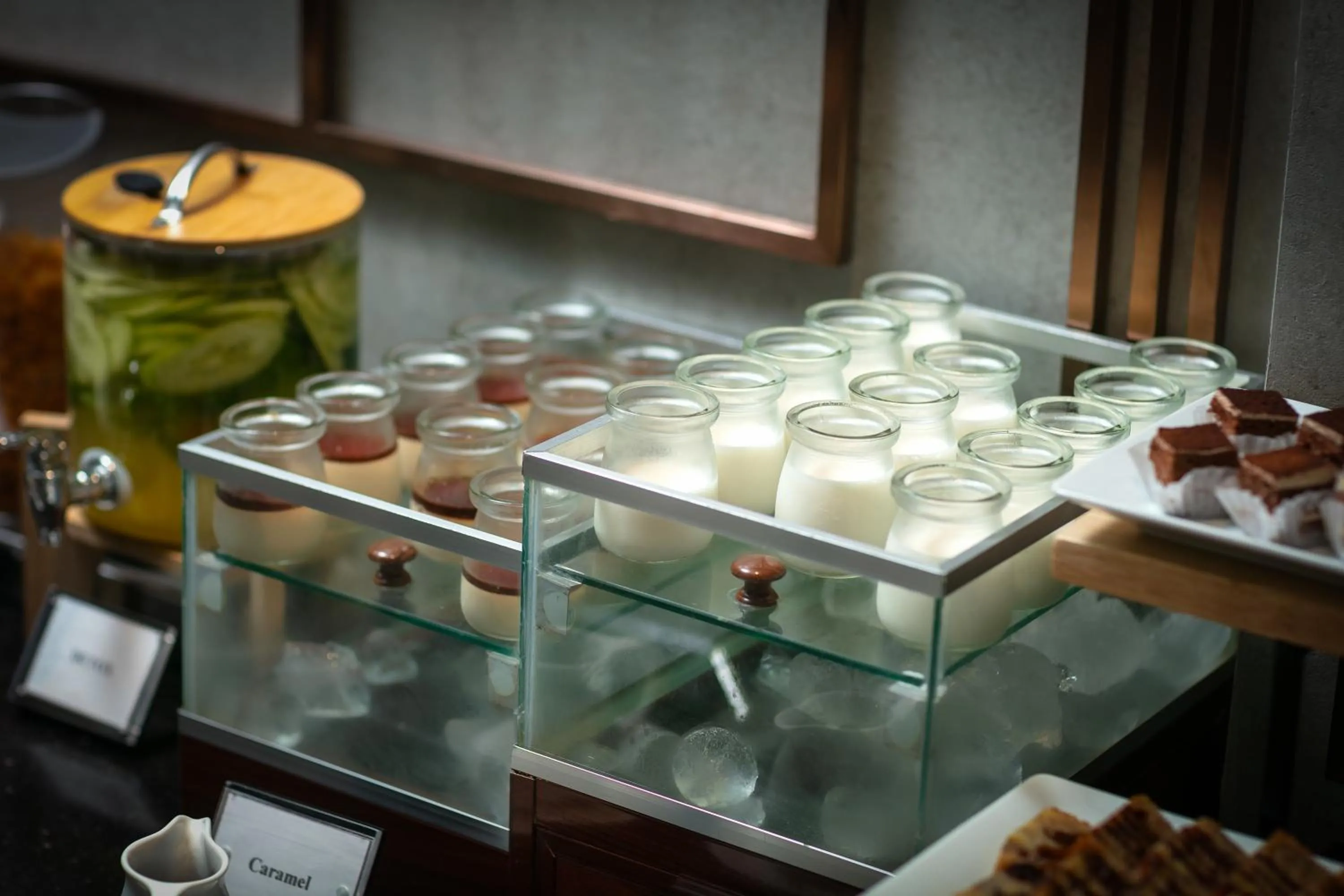 Food and drinks in HOTEL De SOURIANT Premium Hanoi