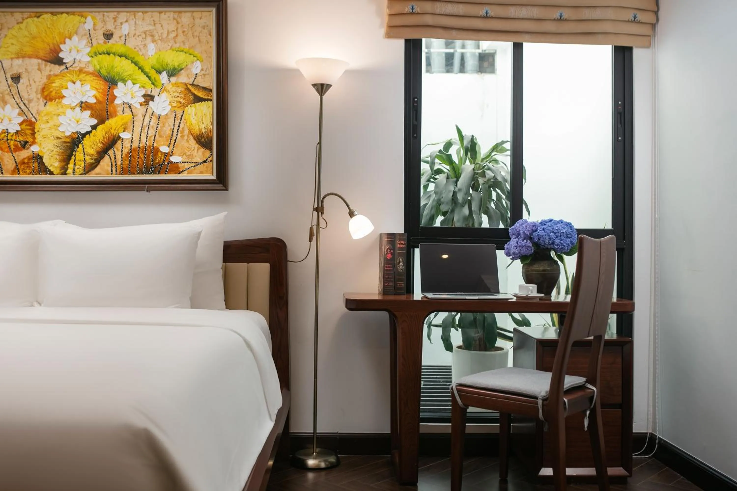 Seating area, Bed in HOTEL De SOURIANT Premium Hanoi