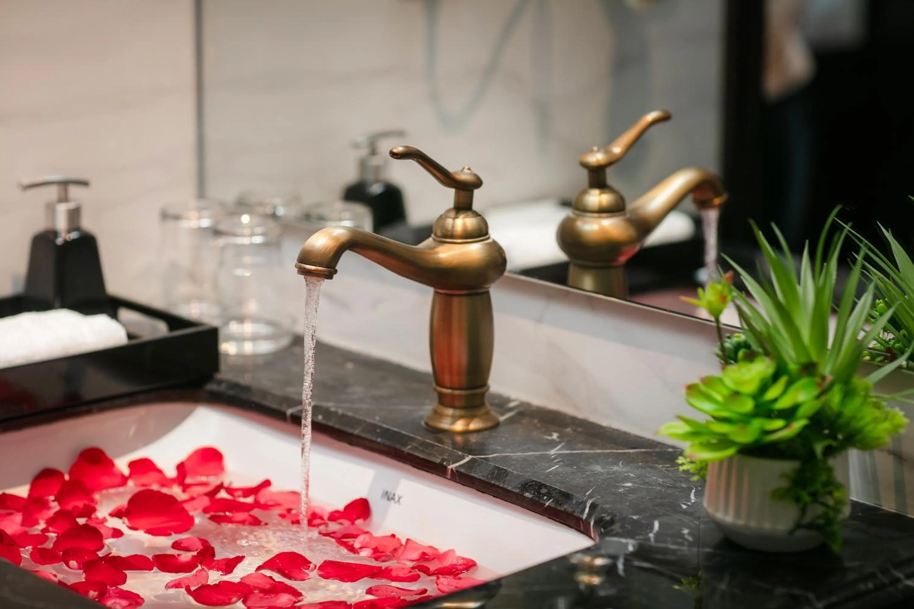 Bathroom in HOTEL De SOURIANT Premium Hanoi