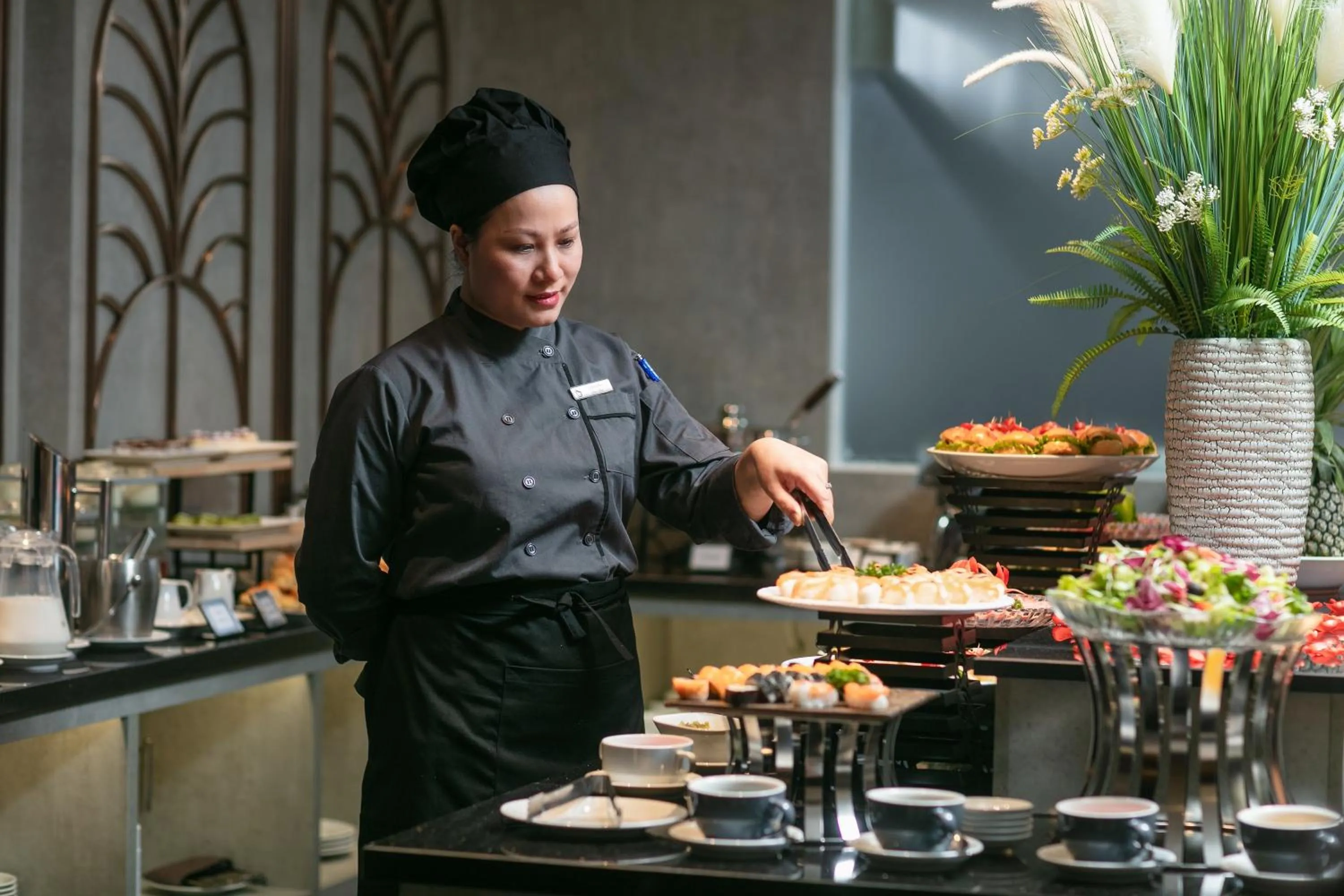 Staff in HOTEL De SOURIANT Premium Hanoi