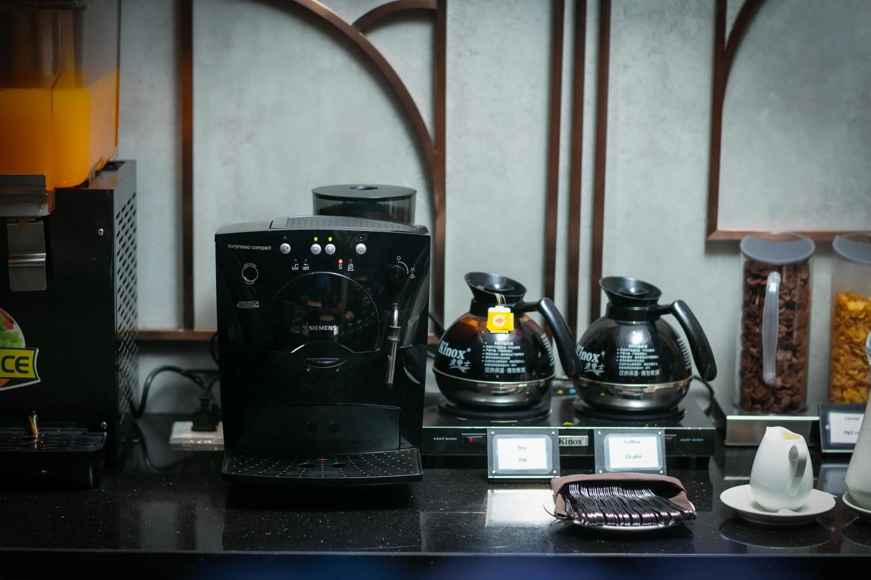 Coffee/tea facilities in HOTEL De SOURIANT Premium Hanoi
