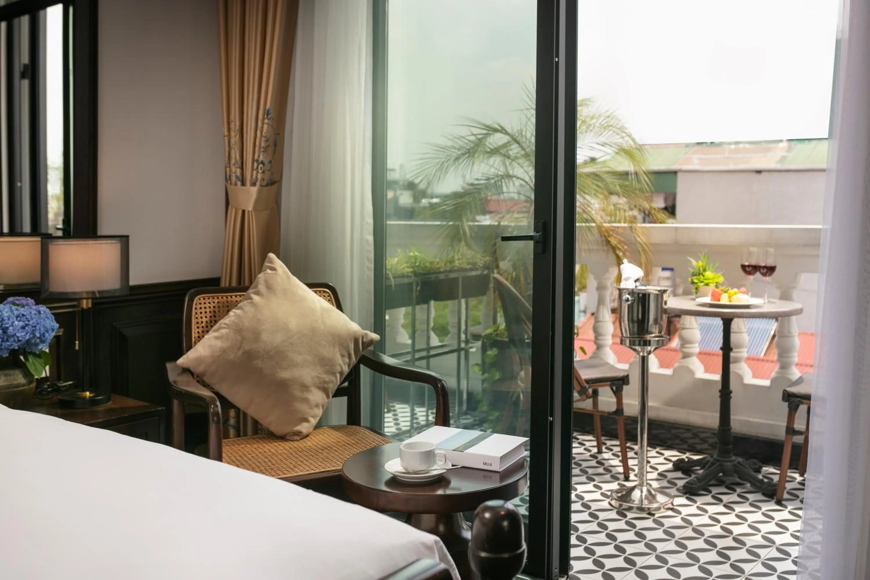 Patio, Bed in HOTEL De SOURIANT Premium Hanoi