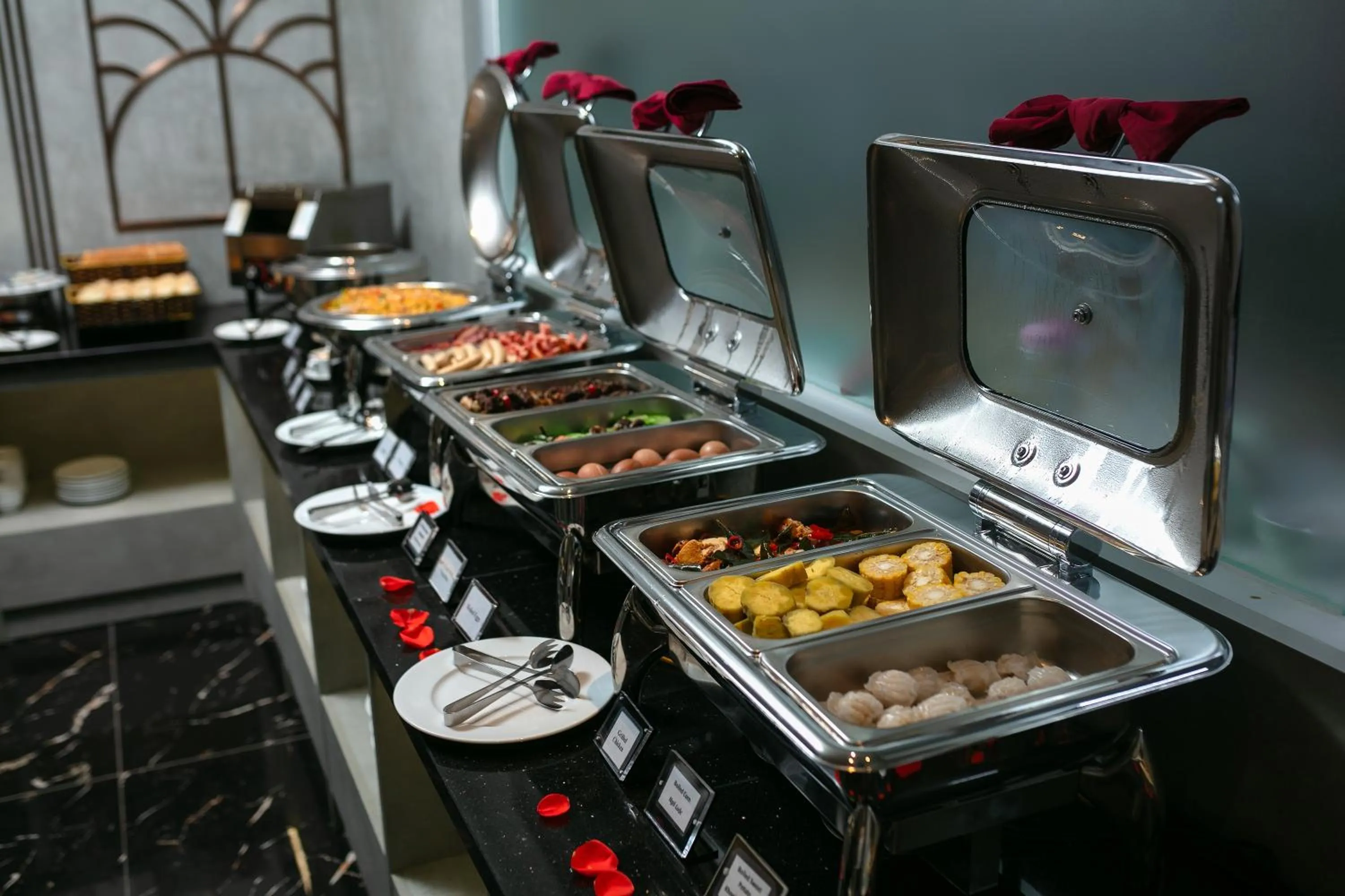 Food and drinks in HOTEL De SOURIANT Premium Hanoi