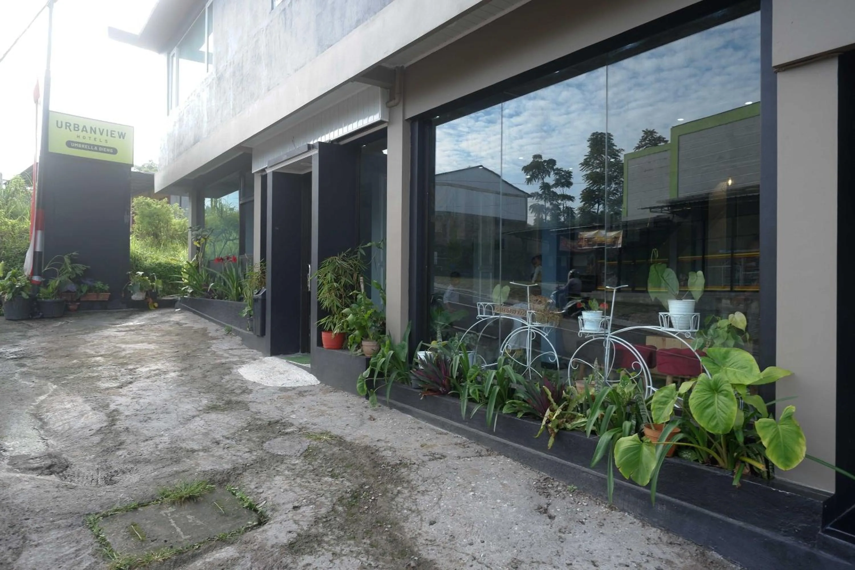 Patio in Urbanview Hotel Umbrella Dieng by RedDoorz