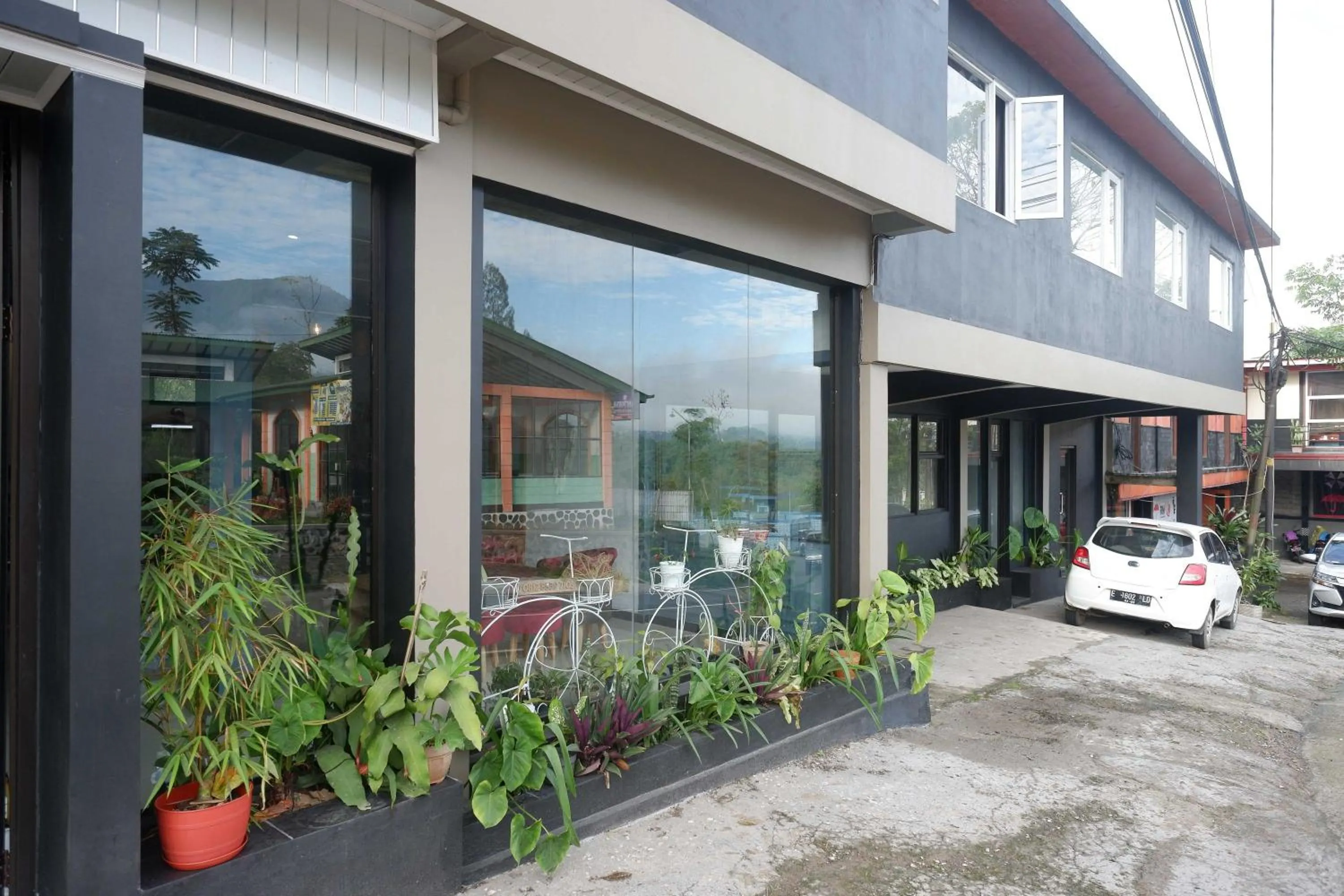 Property building in Urbanview Hotel Umbrella Dieng by RedDoorz